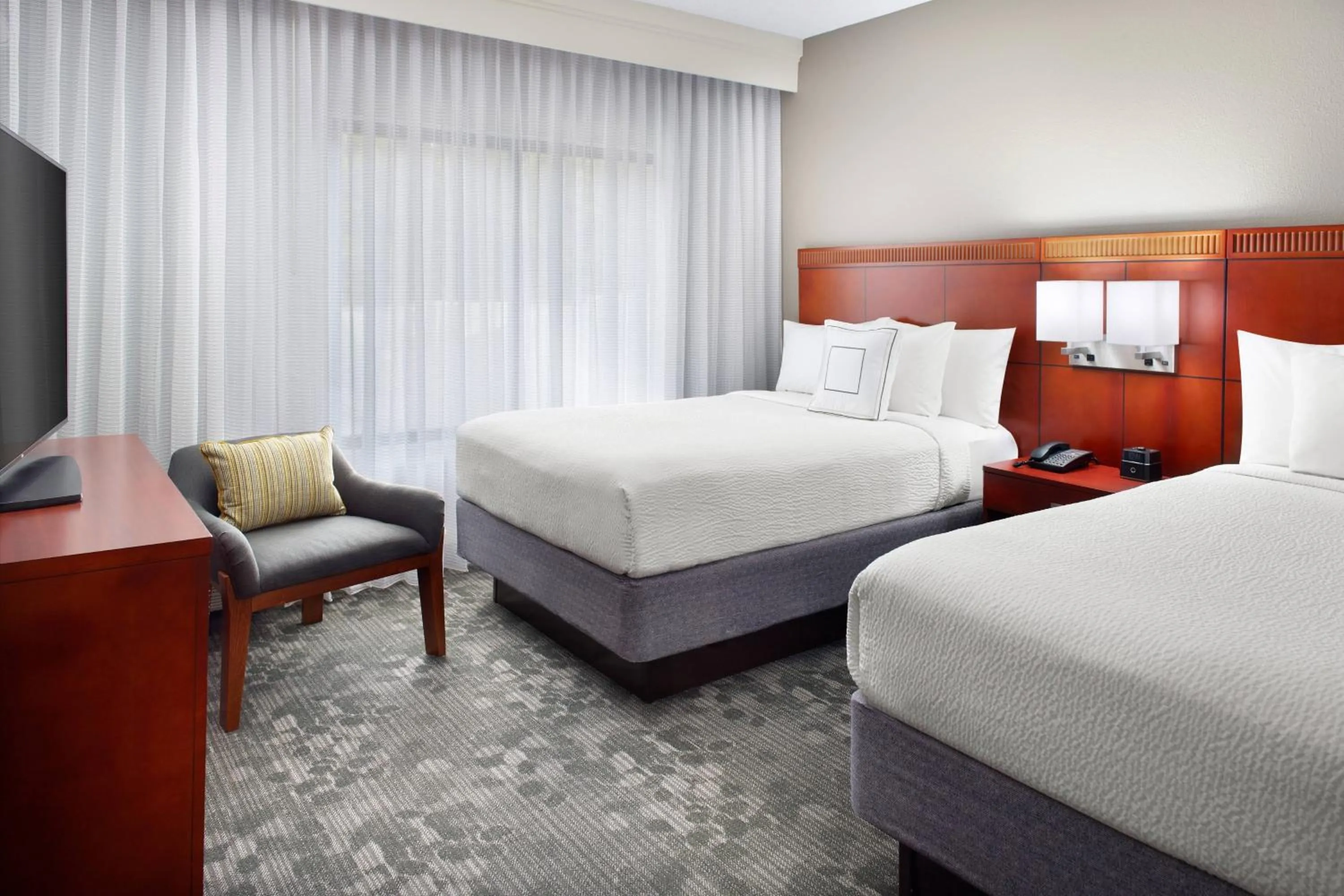 Bedroom, Bed in Courtyard by Marriott Perimeter Center
