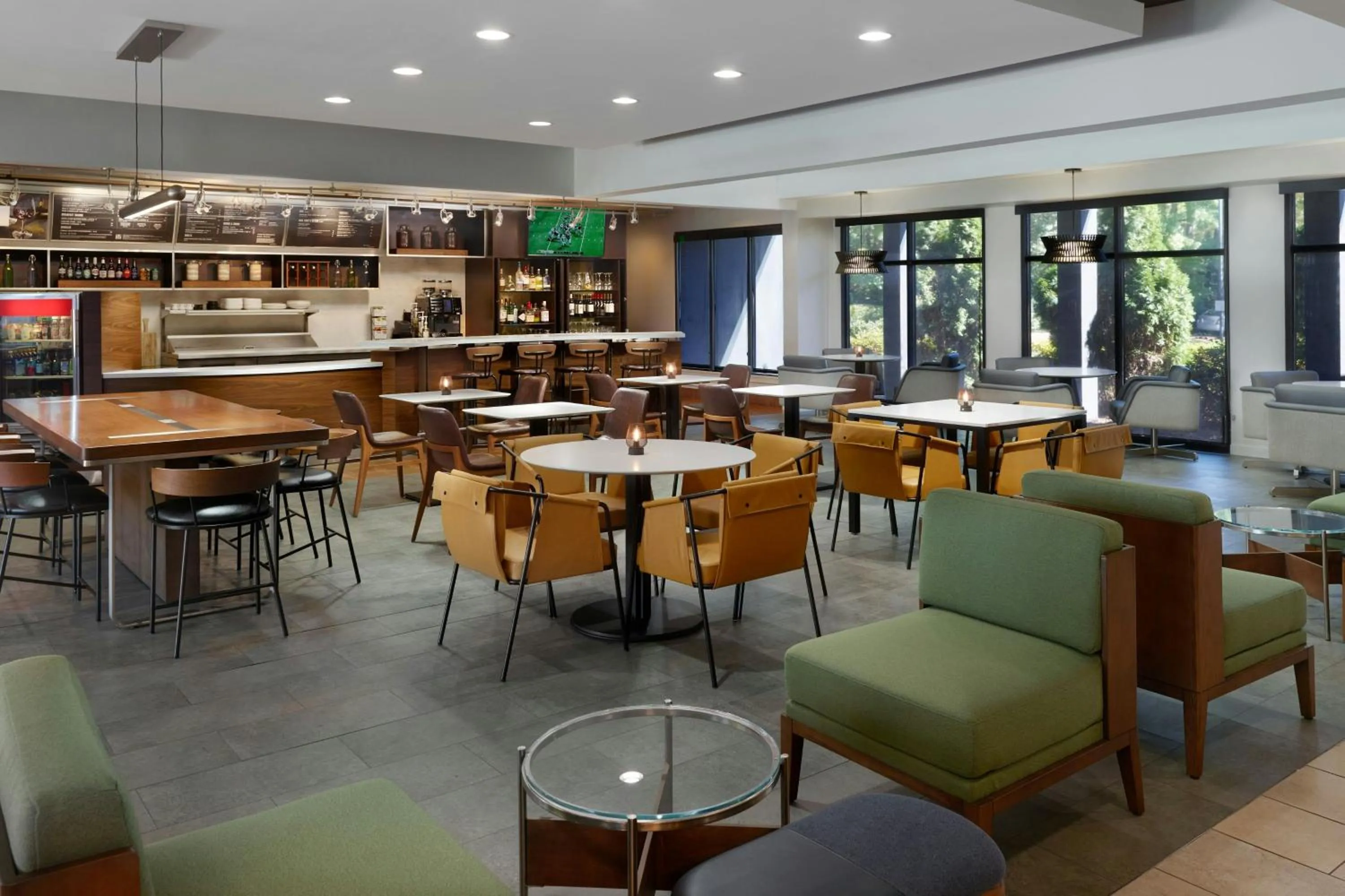 Restaurant/places to eat in Courtyard by Marriott Perimeter Center