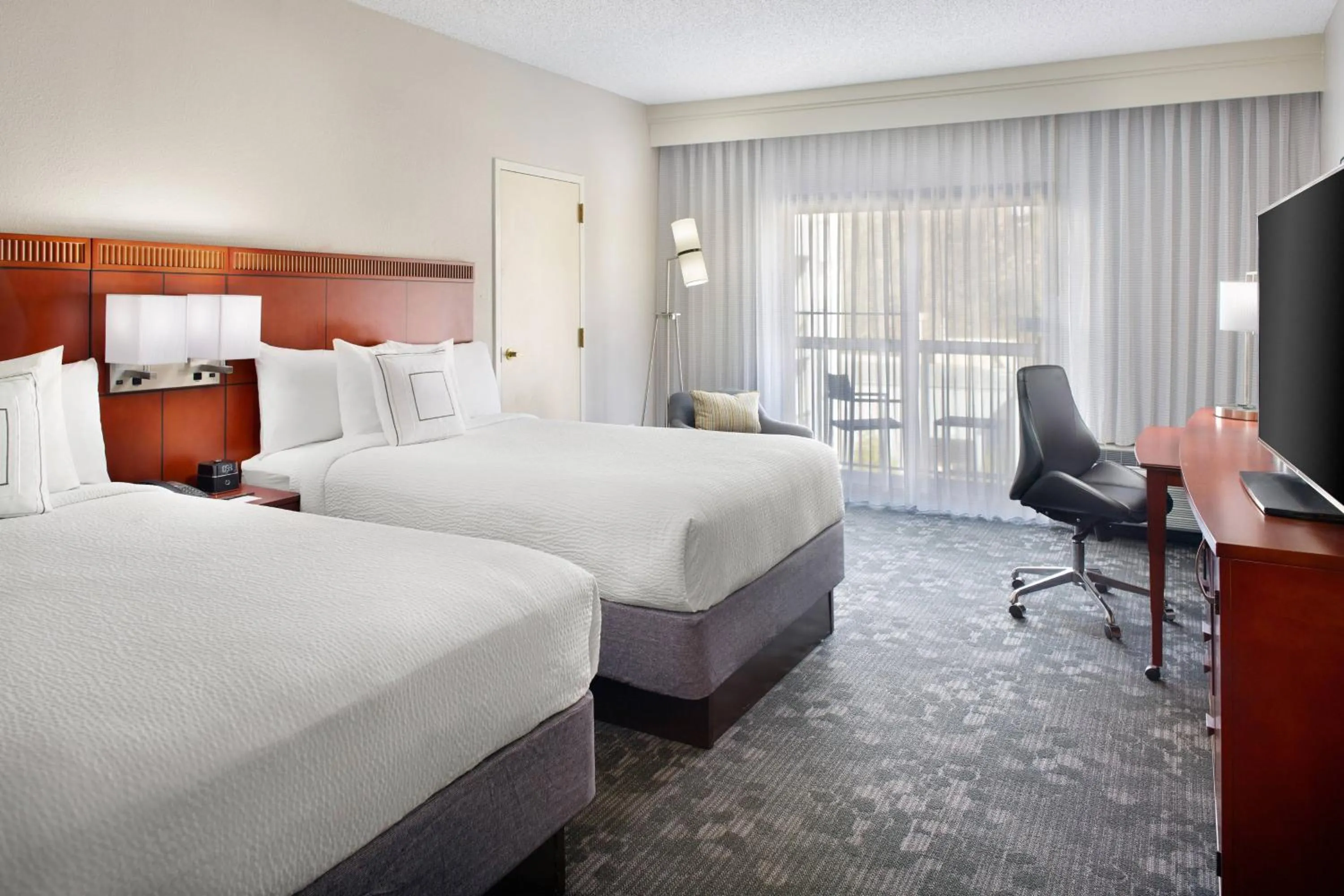 Photo of the whole room, Bed in Courtyard by Marriott Perimeter Center