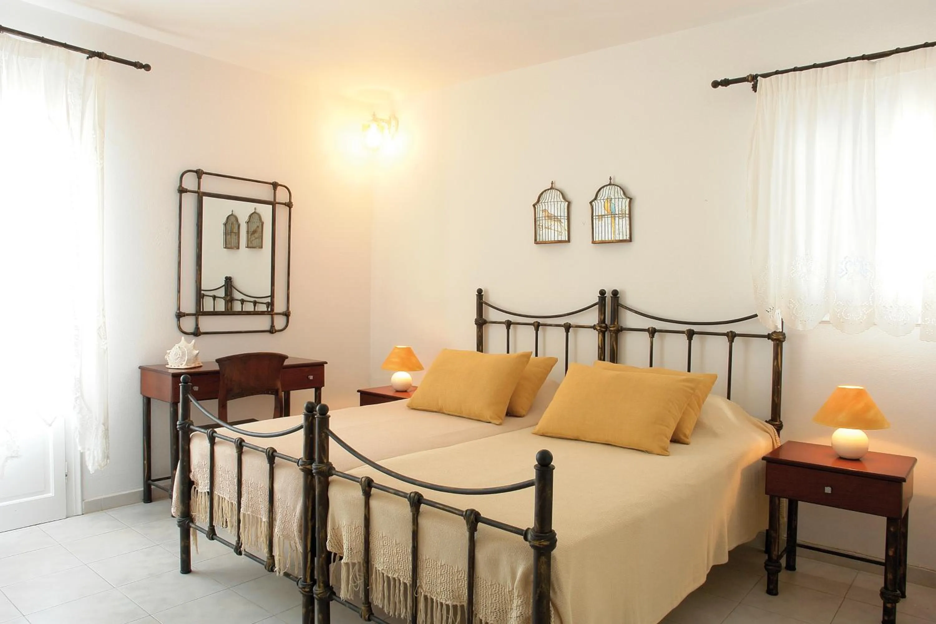 Photo of the whole room in Vardia Bay Studios