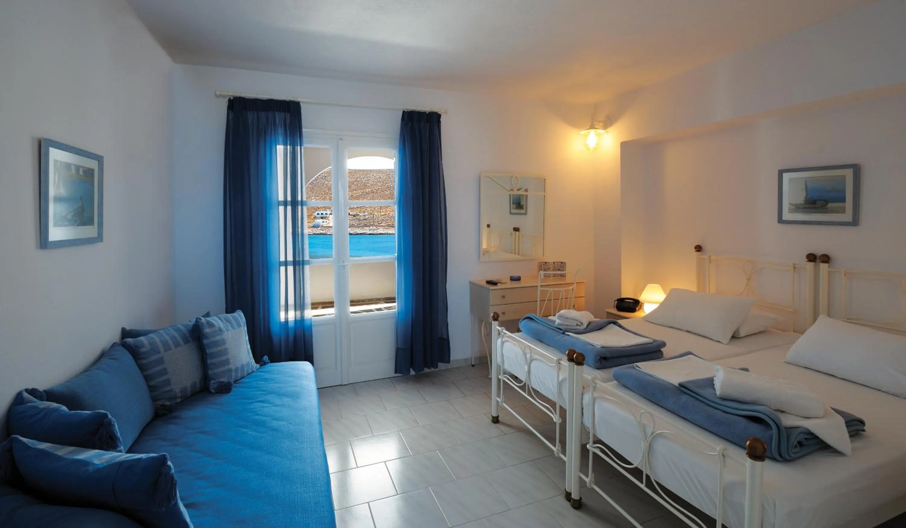 Photo of the whole room in Vardia Bay Studios