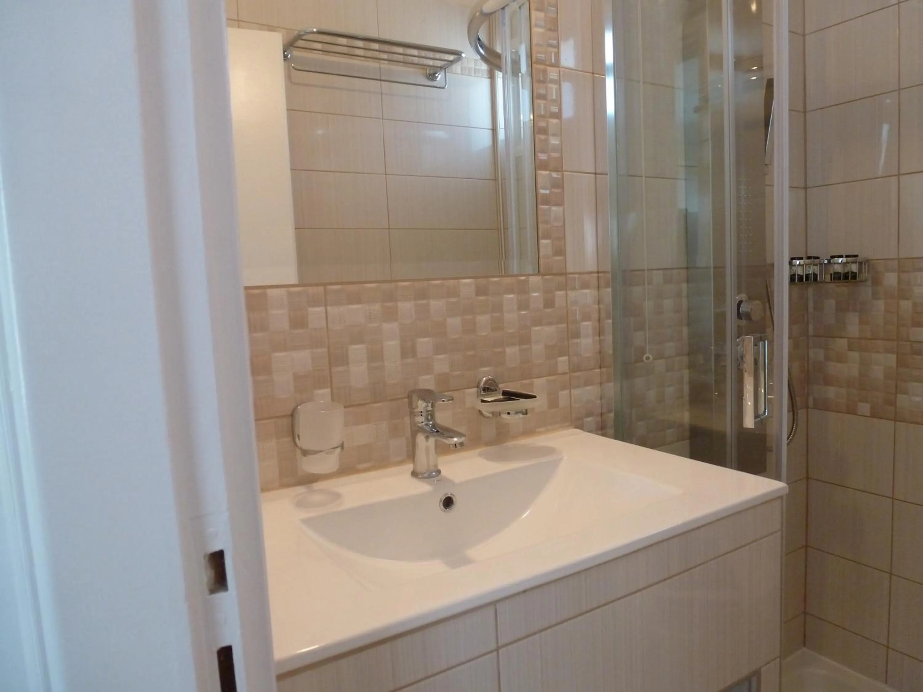 Shower in Vardia Bay Studios