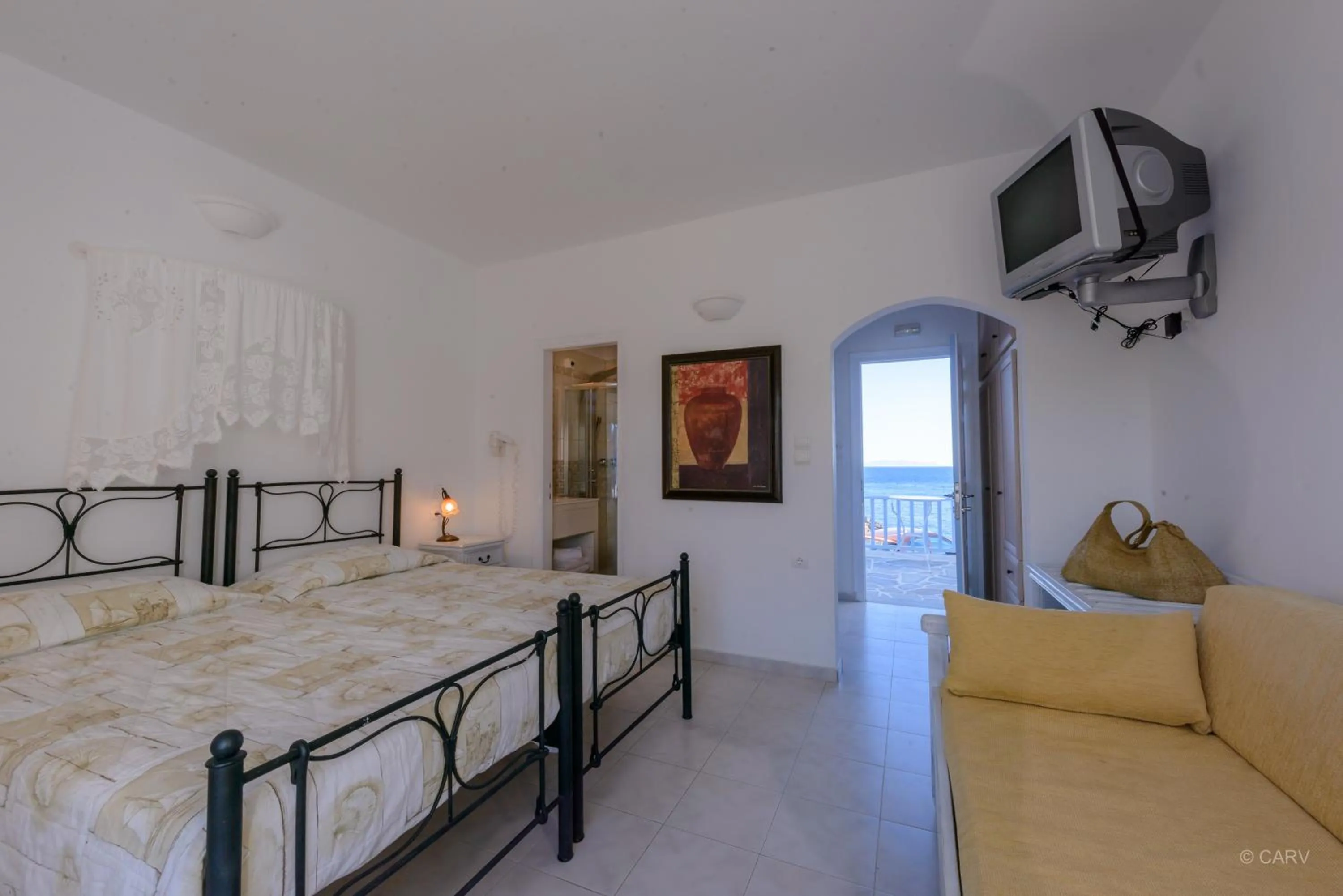 Photo of the whole room in Vardia Bay Studios