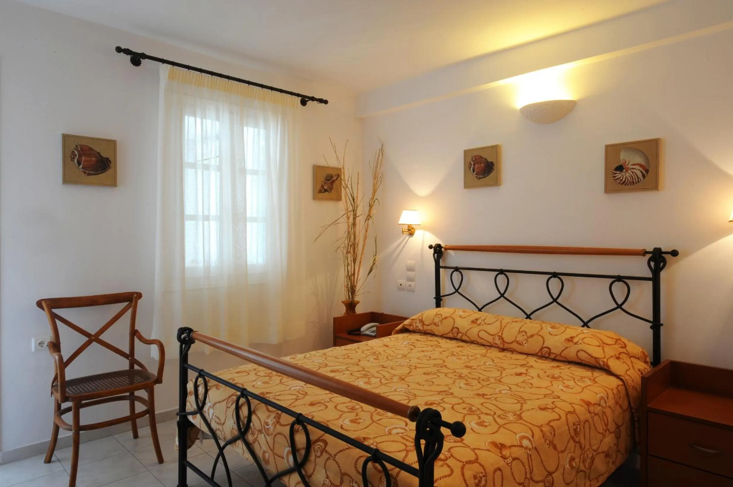 Photo of the whole room in Vardia Bay Studios