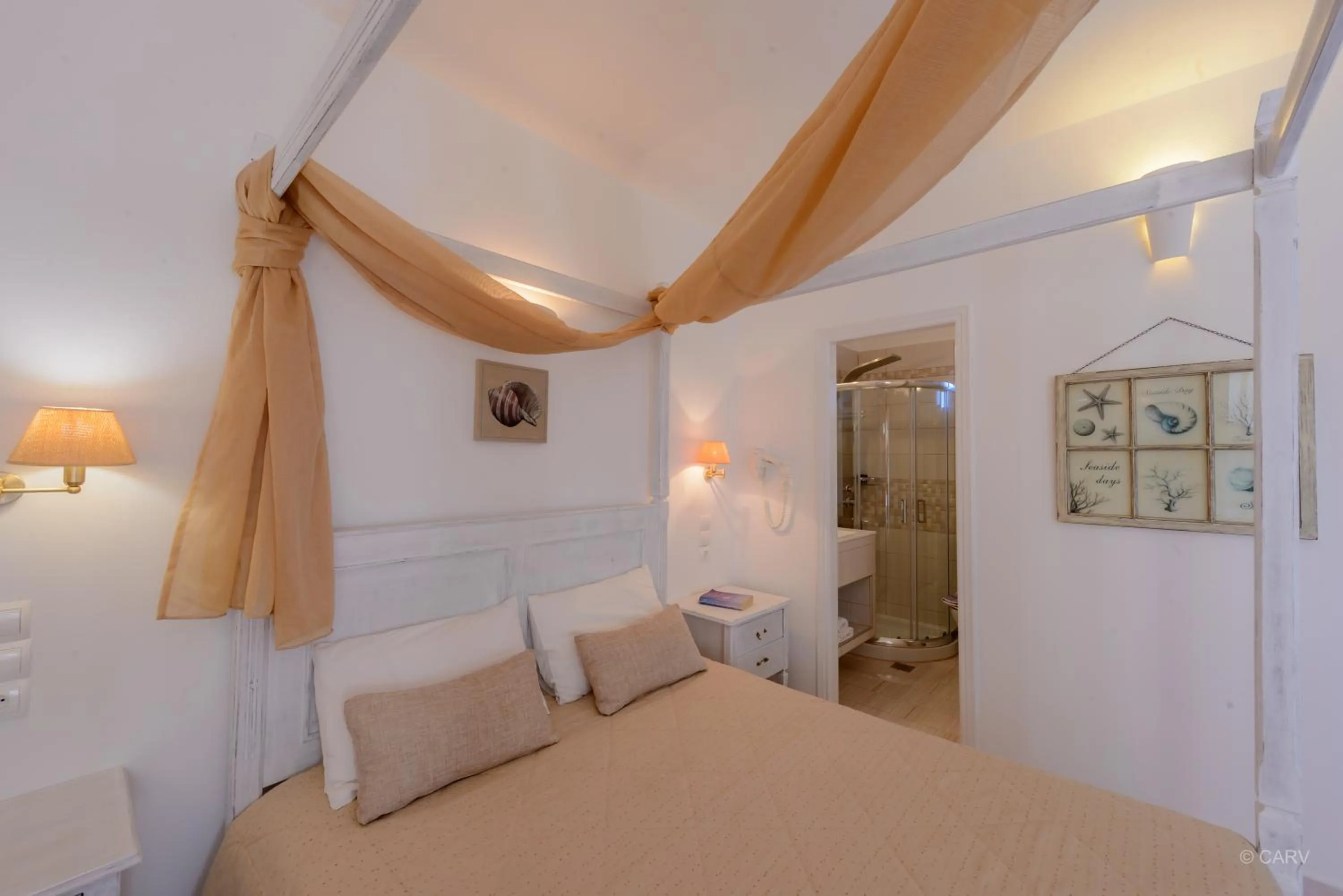 Photo of the whole room in Vardia Bay Studios