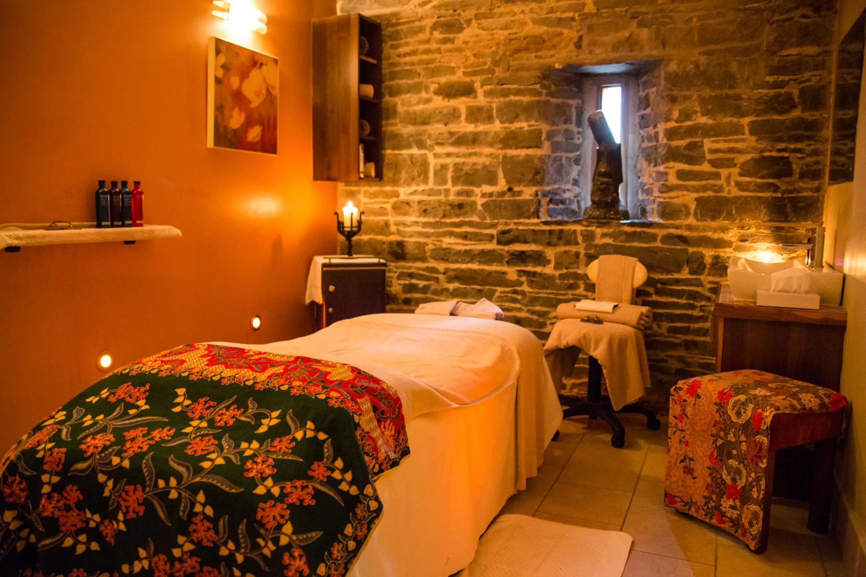 Massage, Bed in Falls Hotel & Spa