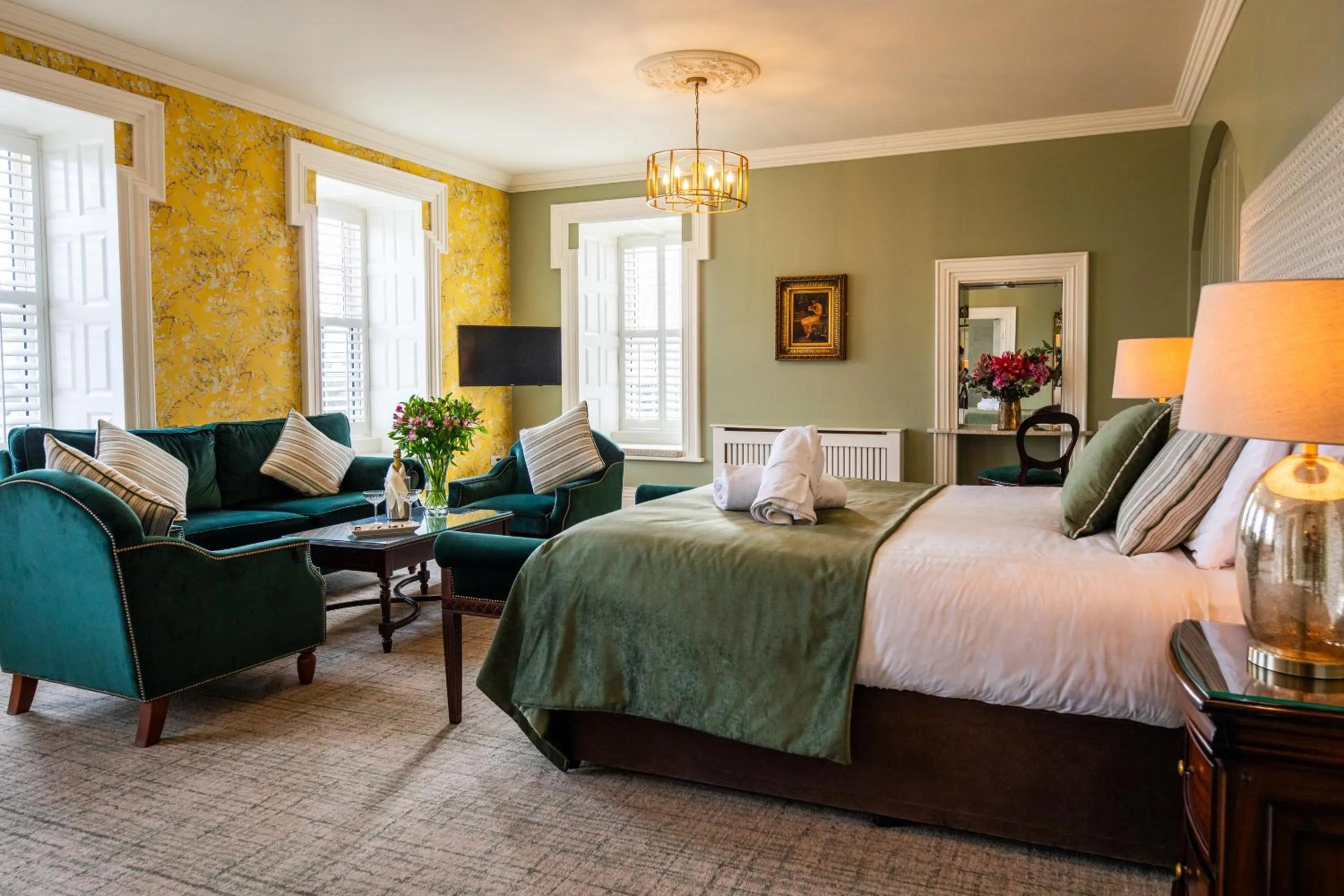 Property building, Bed in Falls Hotel & Spa