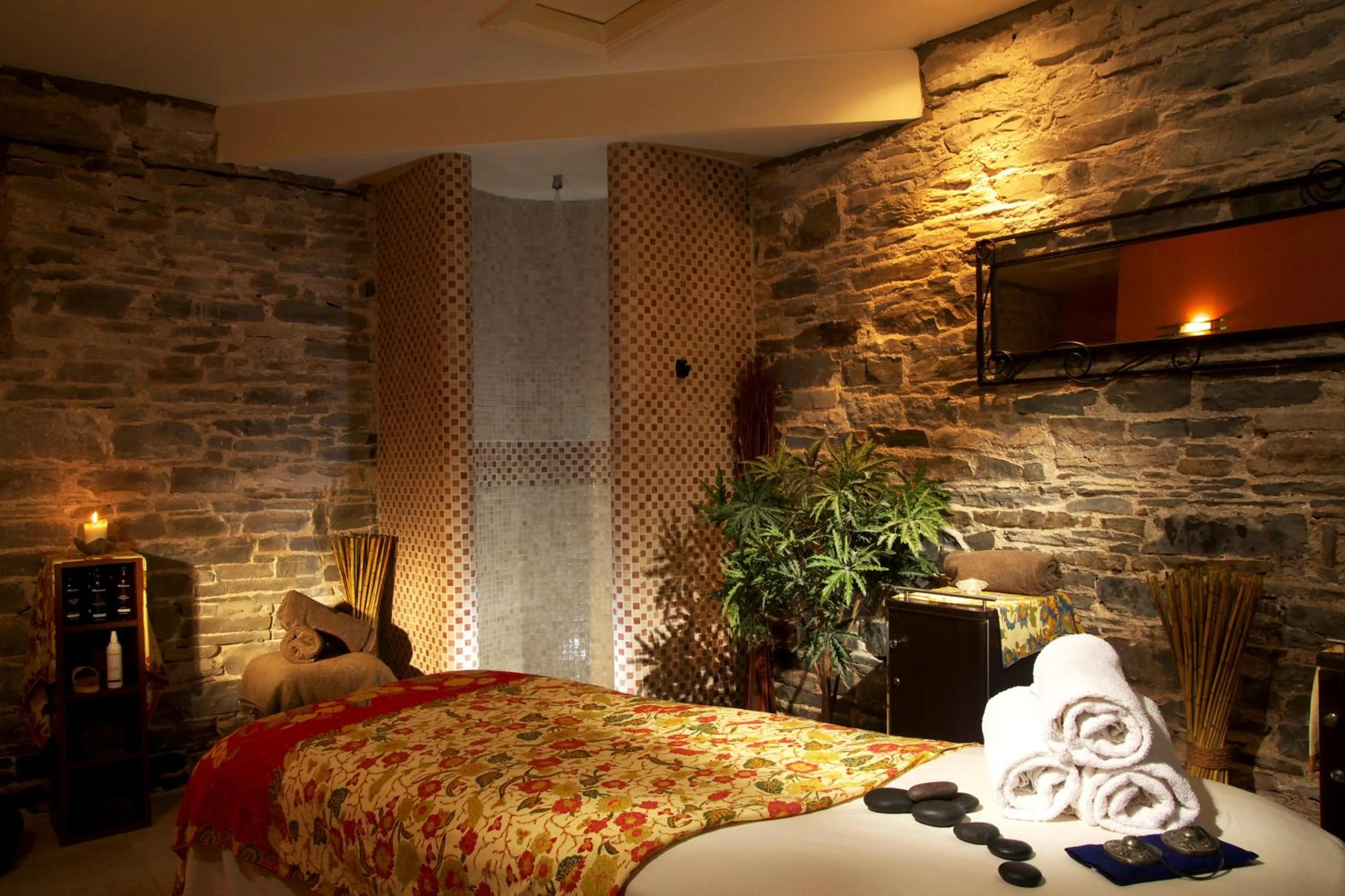 Massage, Bed in Falls Hotel & Spa