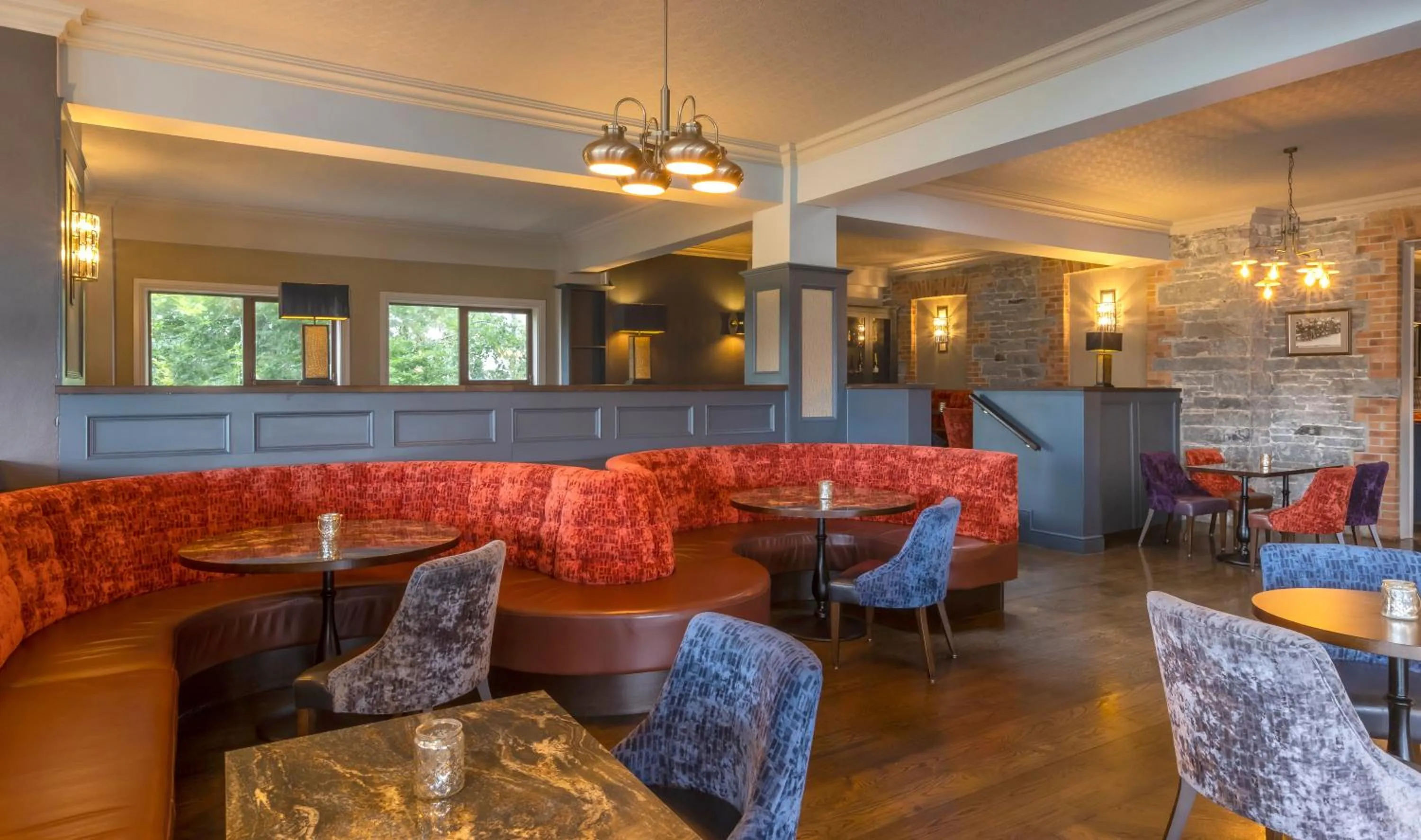 Restaurant/places to eat in Falls Hotel & Spa