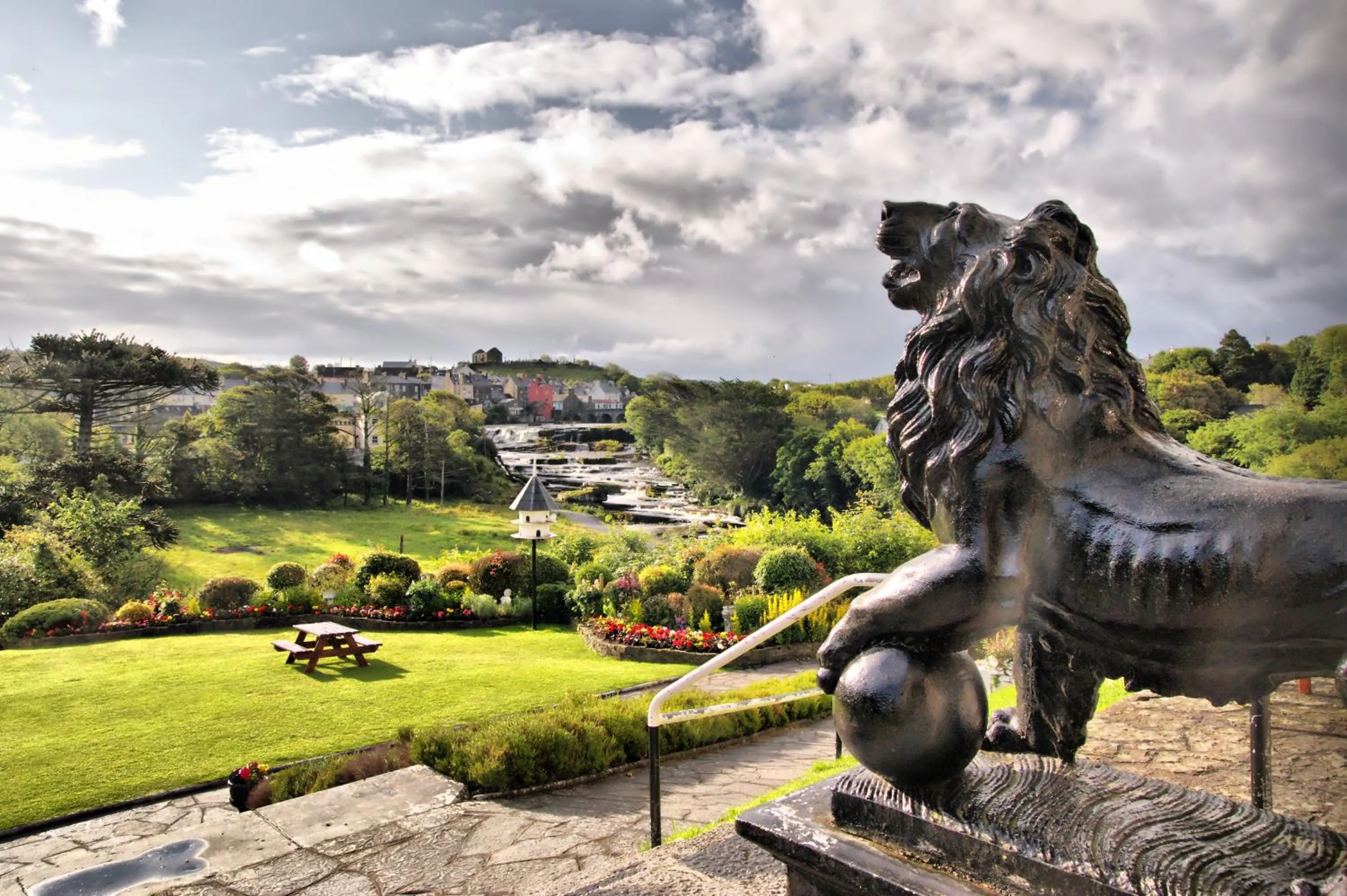 Facade/entrance in Falls Hotel & Spa