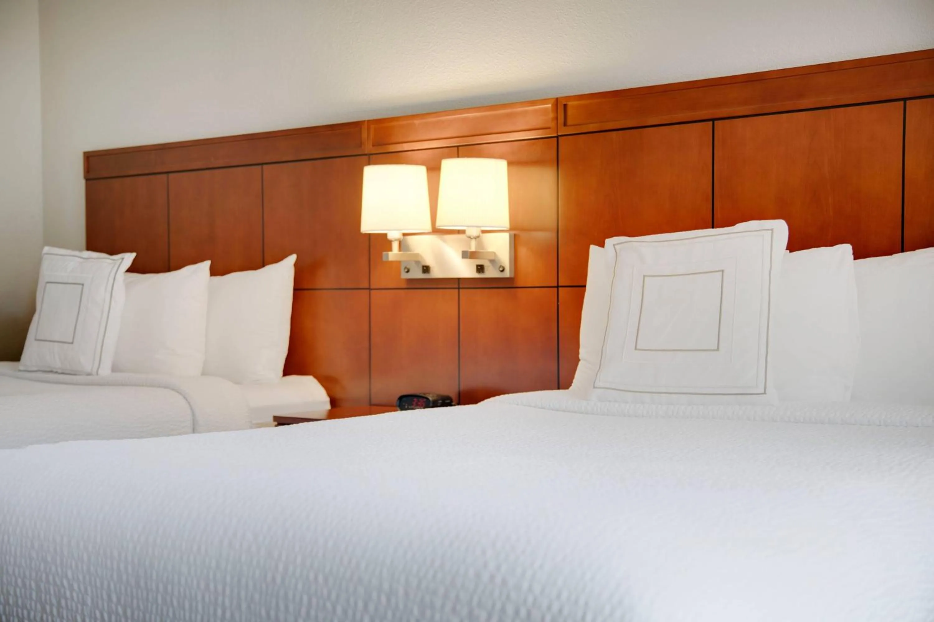 Bedroom, Bed in Courtyard by Marriott Atlanta Windy Hill/Ballpark