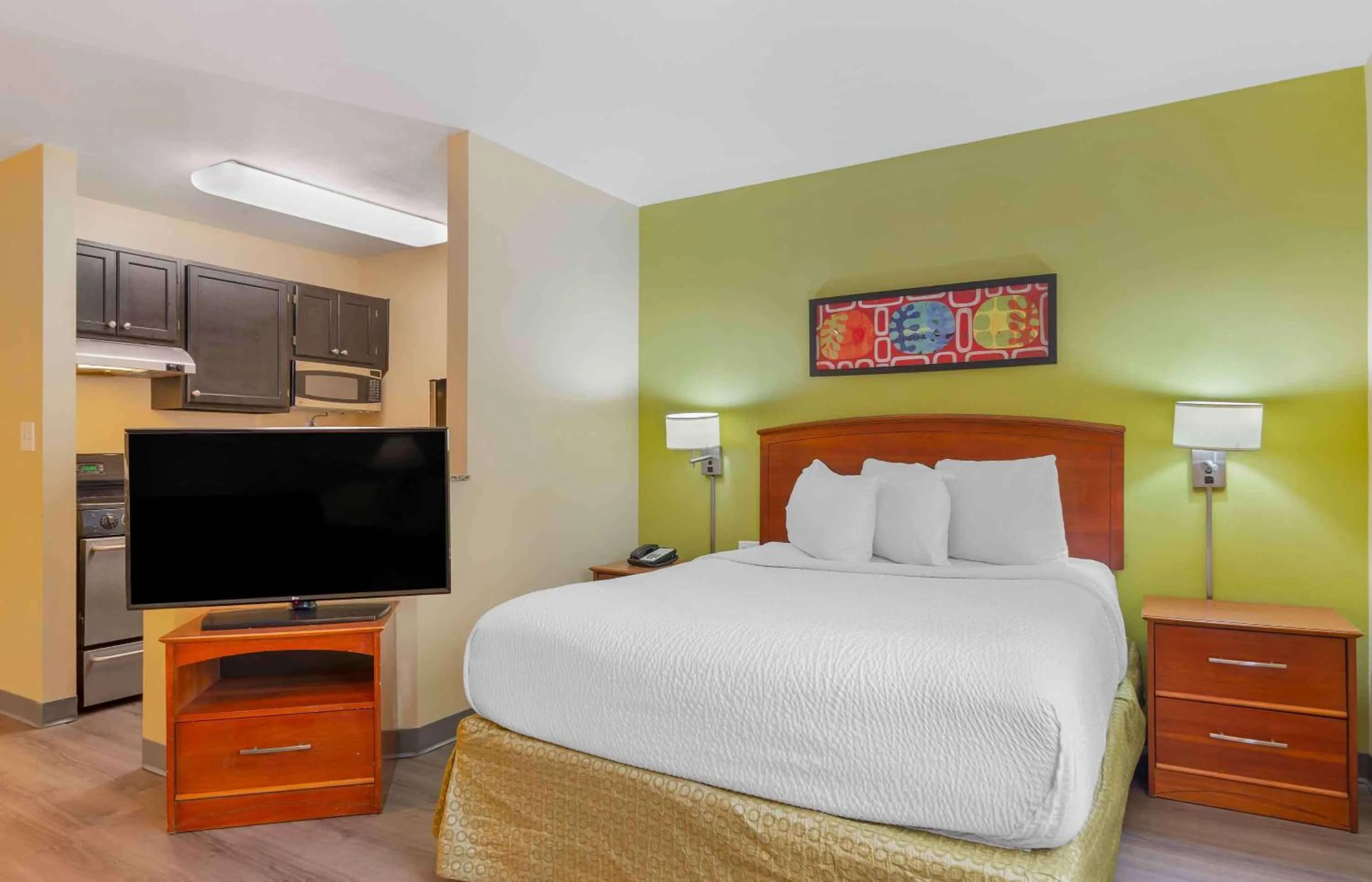 Bedroom, Bed in Extended Stay America Suites - Atlanta - Norcross - Peachtree Corners