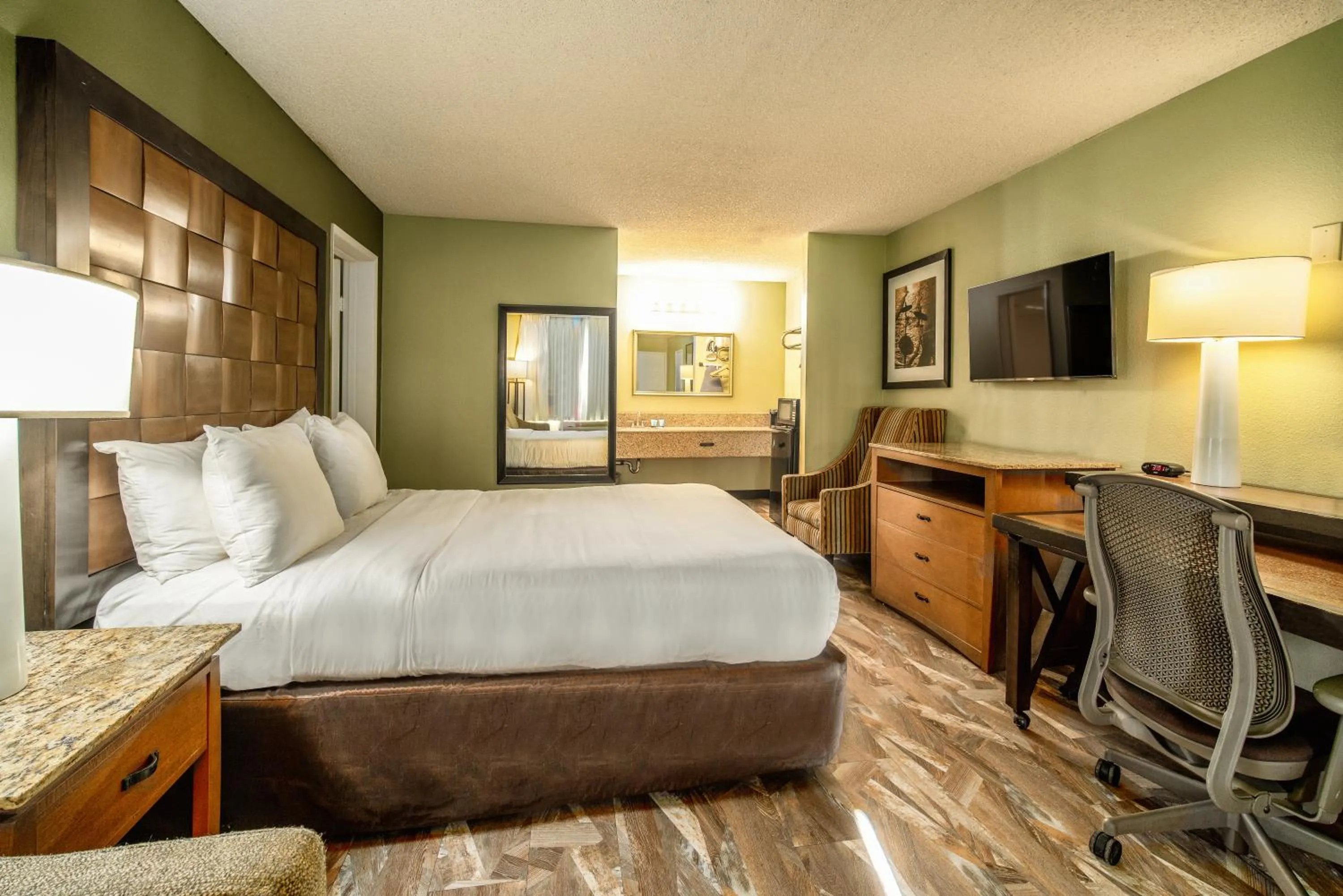 Bed in The Buena Park Hotel & Suites