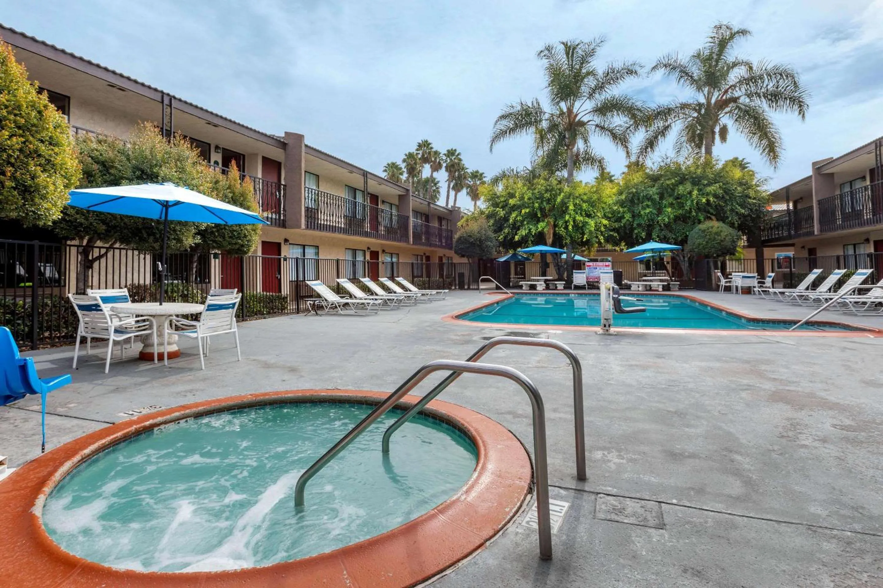 Swimming Pool in Quality Inn & Suites Buena Park Anaheim