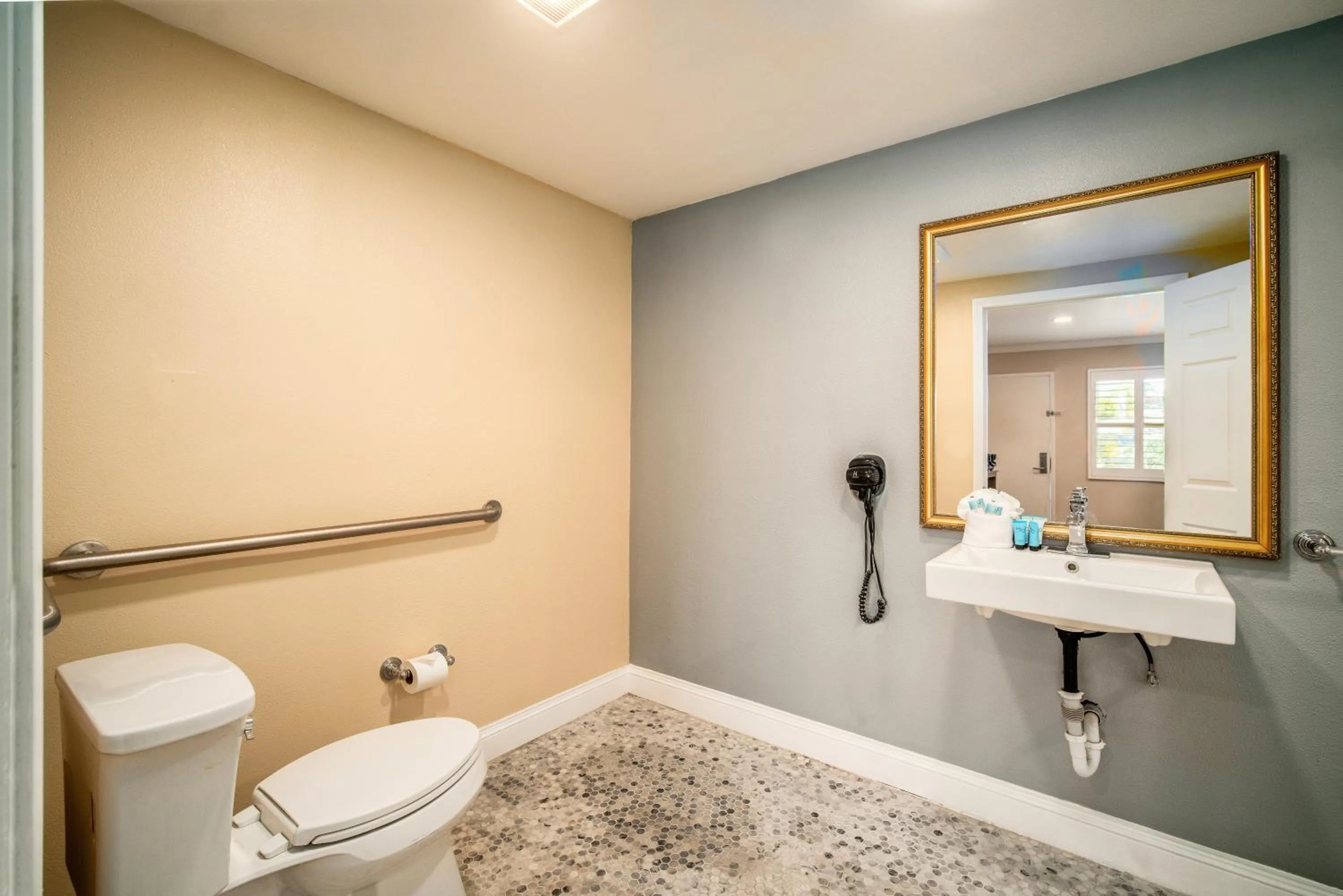 The Buena Park Hotel & Suites