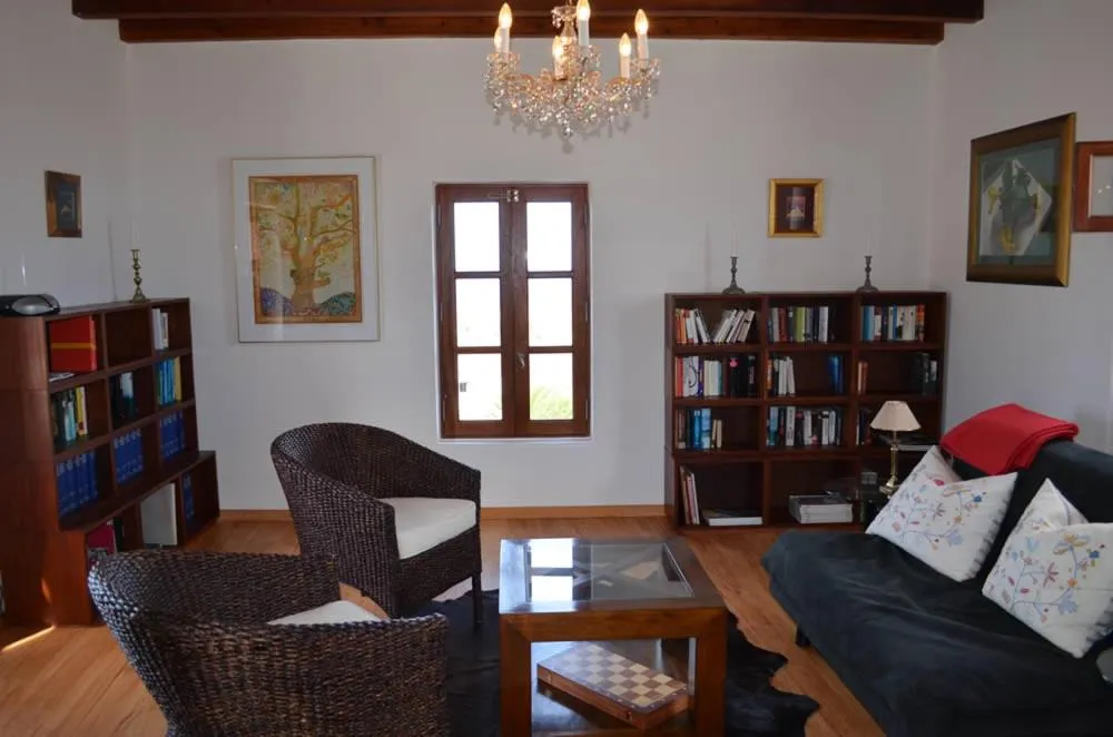 Library in Villa El Inti