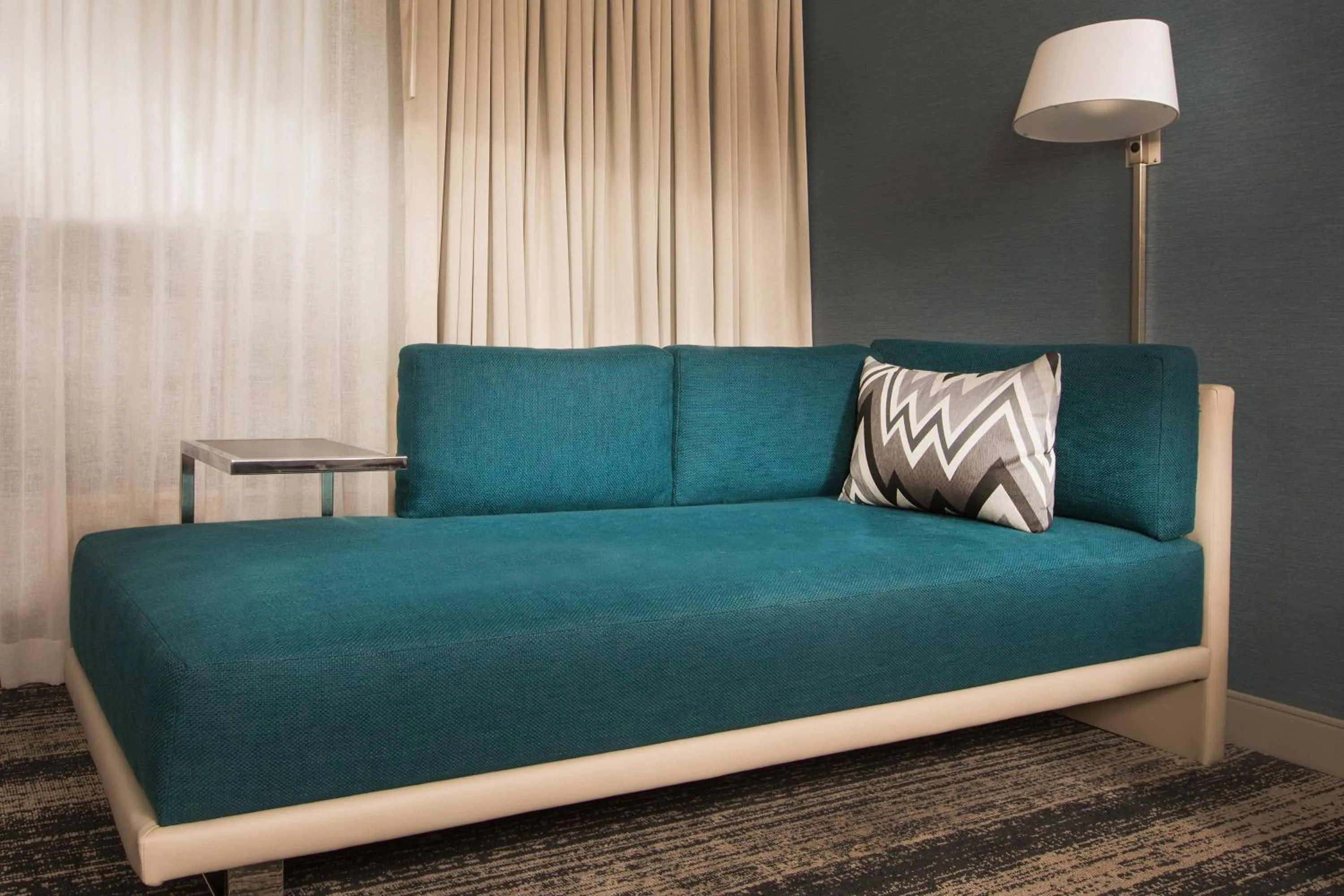 Lounge or bar in Boston Marriott Burlington