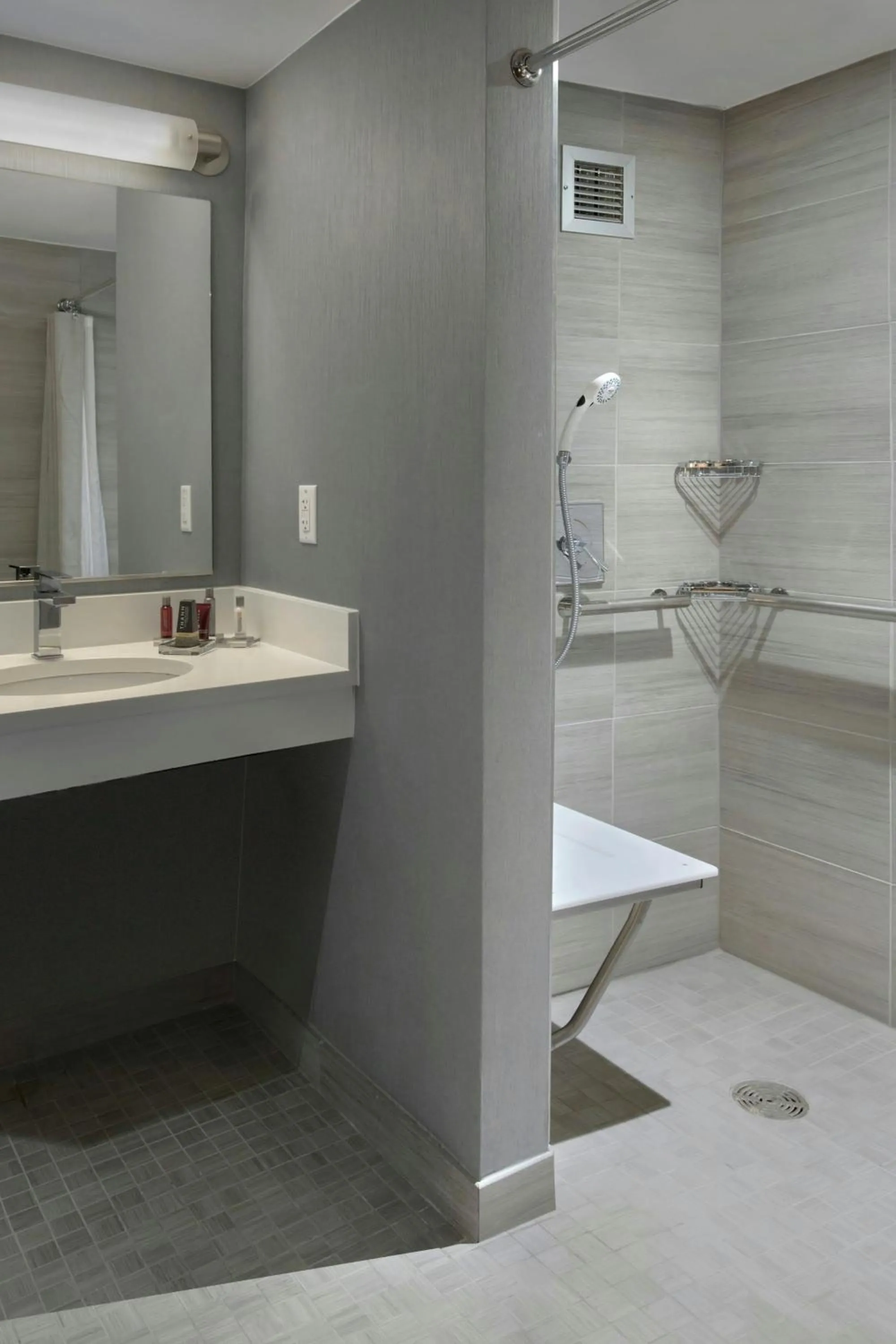 Bathroom in Boston Marriott Burlington