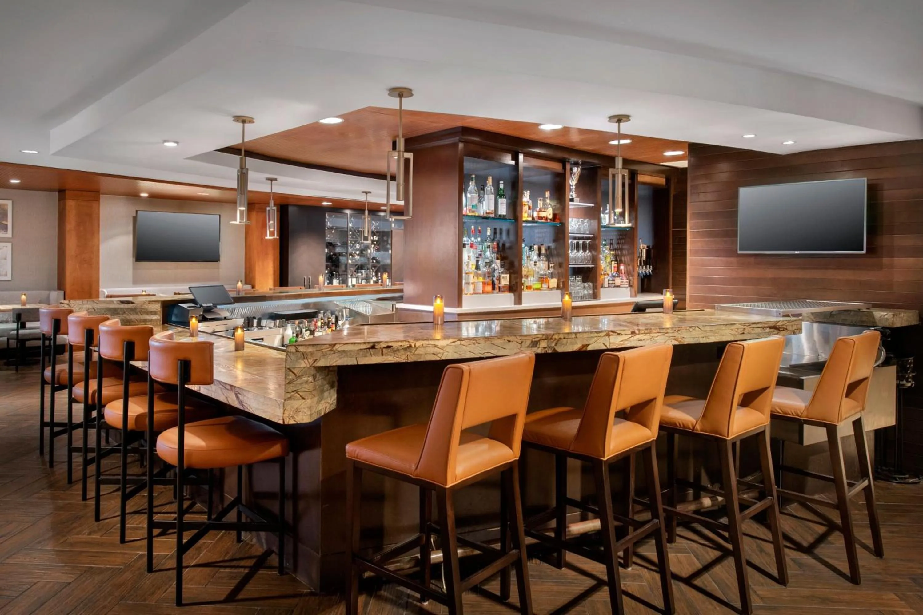 Lounge or bar in Boston Marriott Burlington