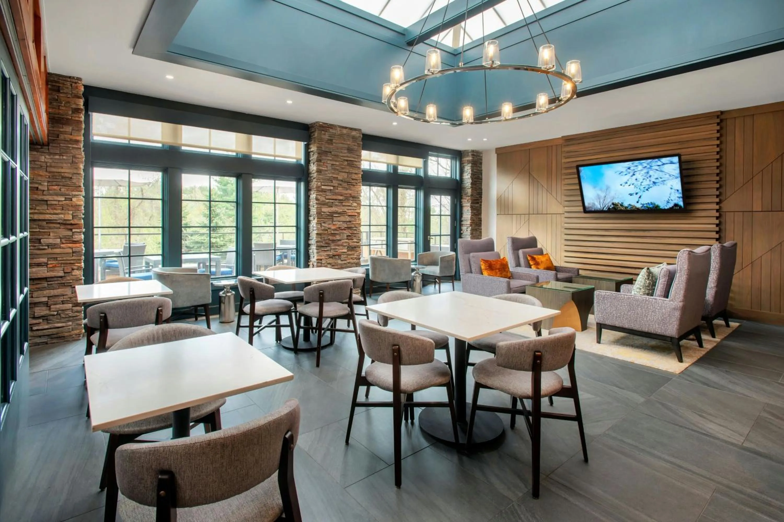 Lounge or bar in Boston Marriott Burlington