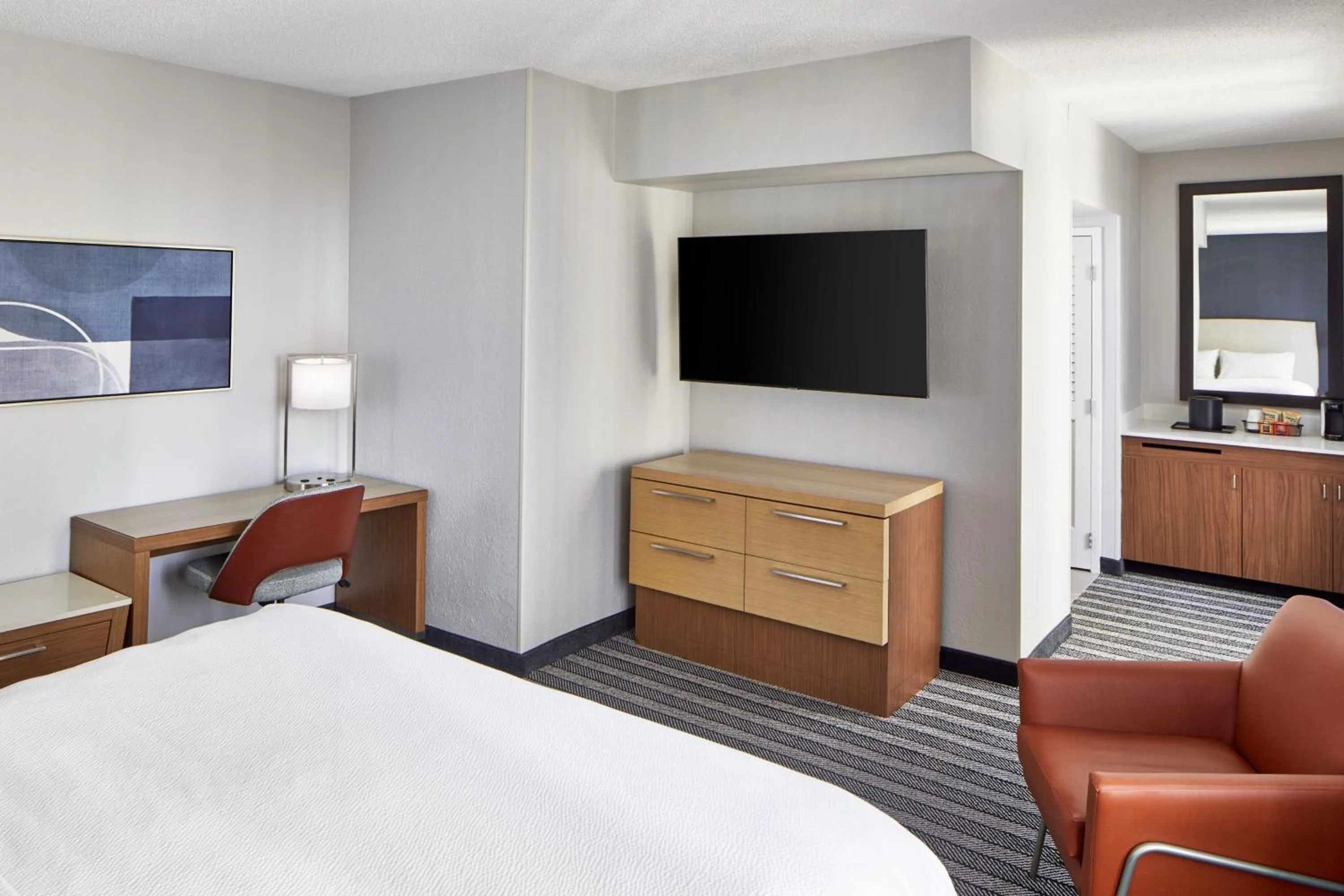 Photo of the whole room, Bed in Courtyard by Marriott Nashville Downtown