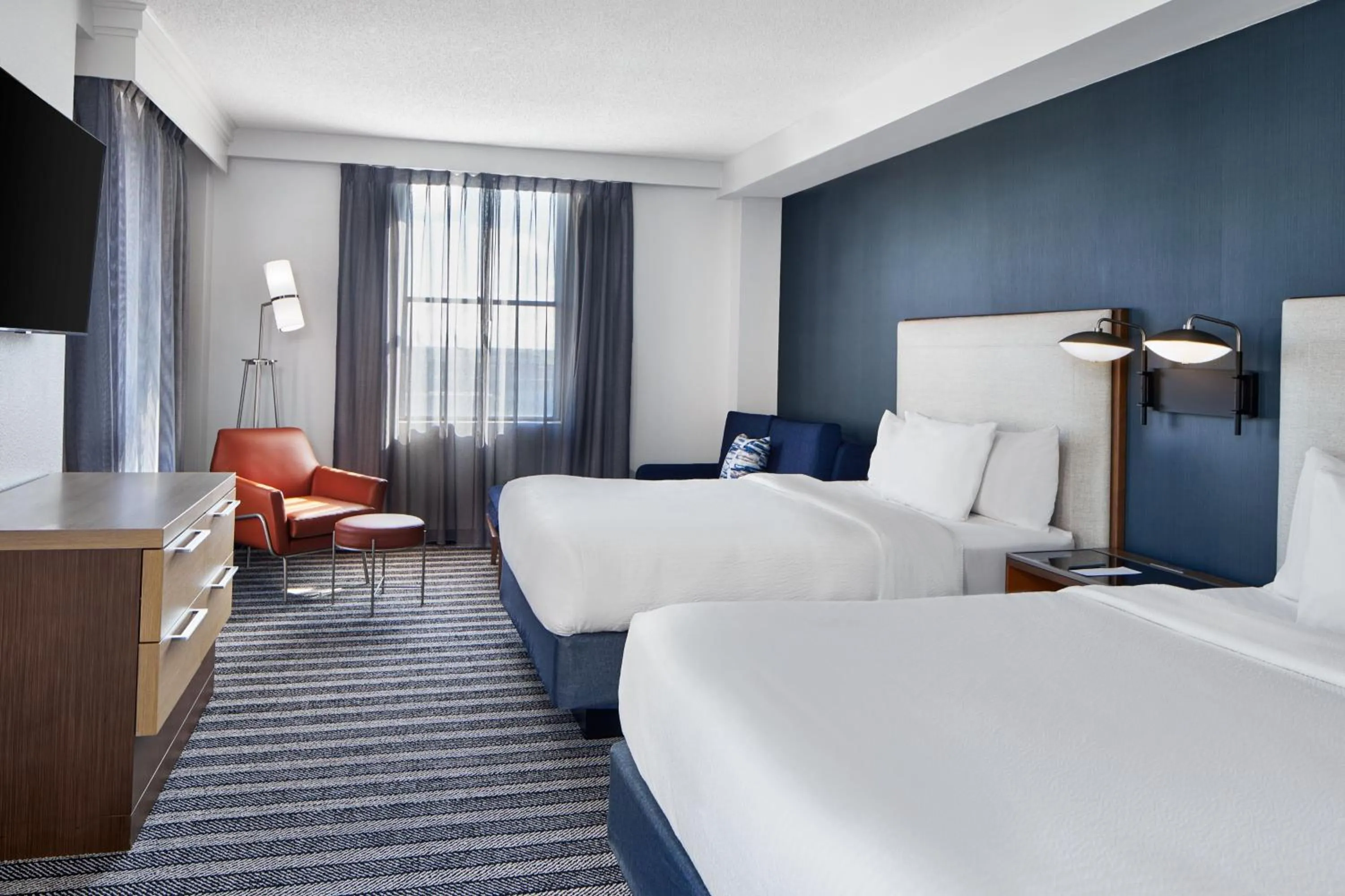 Photo of the whole room, Bed in Courtyard by Marriott Nashville Downtown