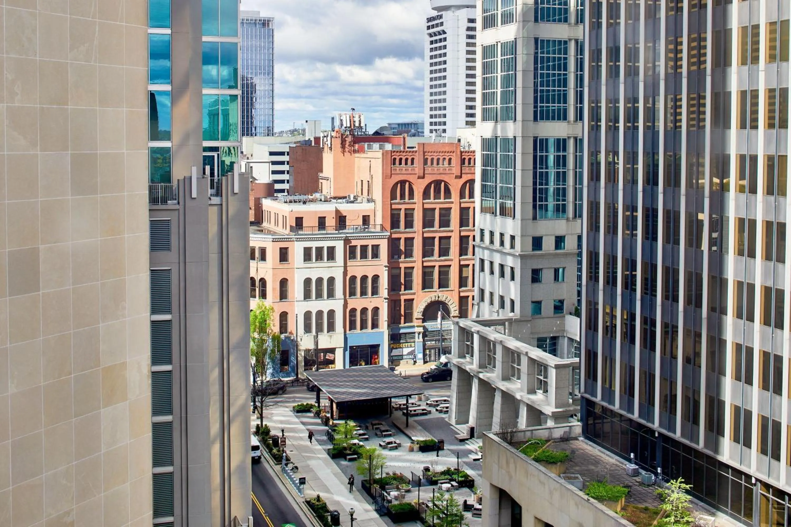 Photo of the whole room in Courtyard by Marriott Nashville Downtown