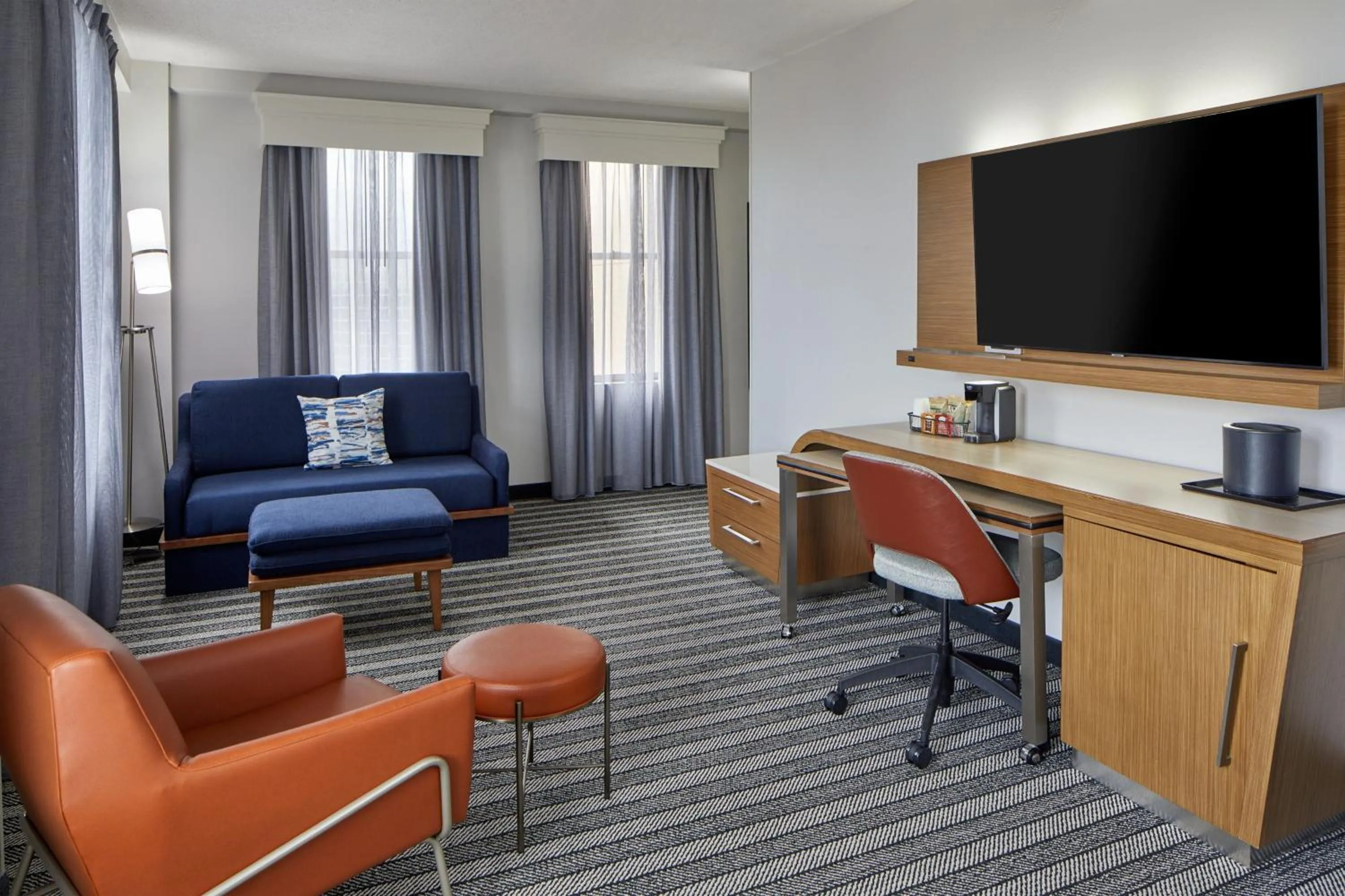 Living room in Courtyard by Marriott Nashville Downtown