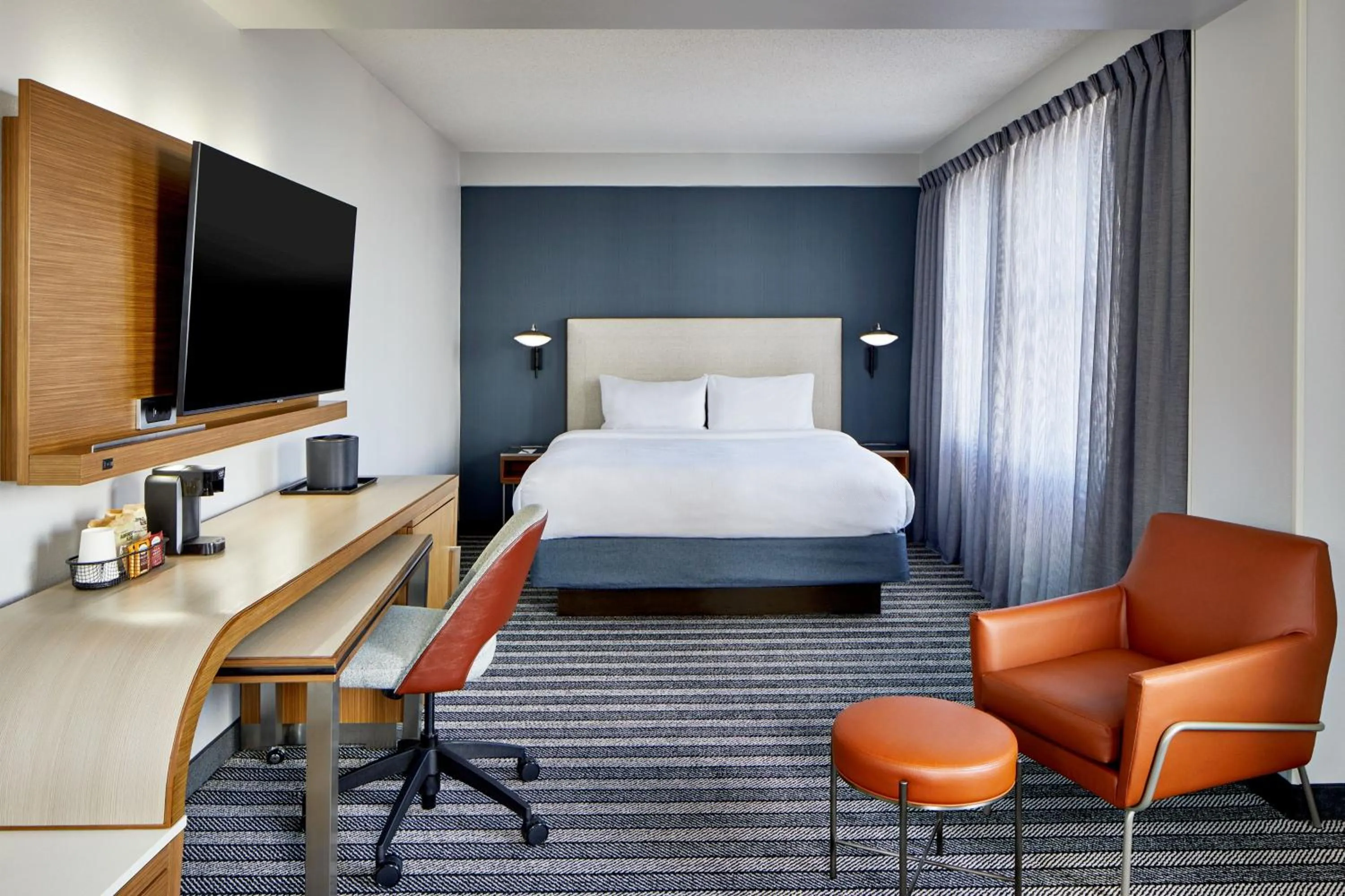Photo of the whole room, Bed in Courtyard by Marriott Nashville Downtown