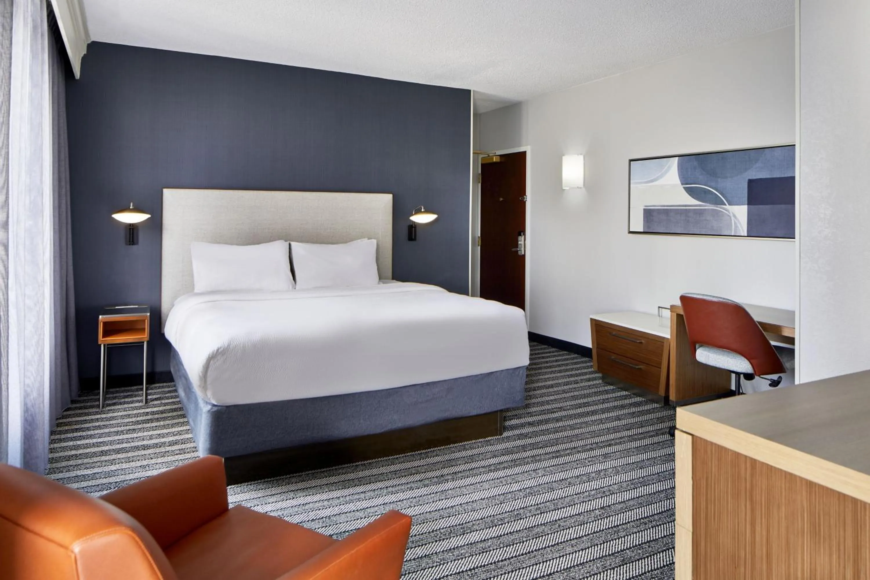 Photo of the whole room, Bed in Courtyard by Marriott Nashville Downtown