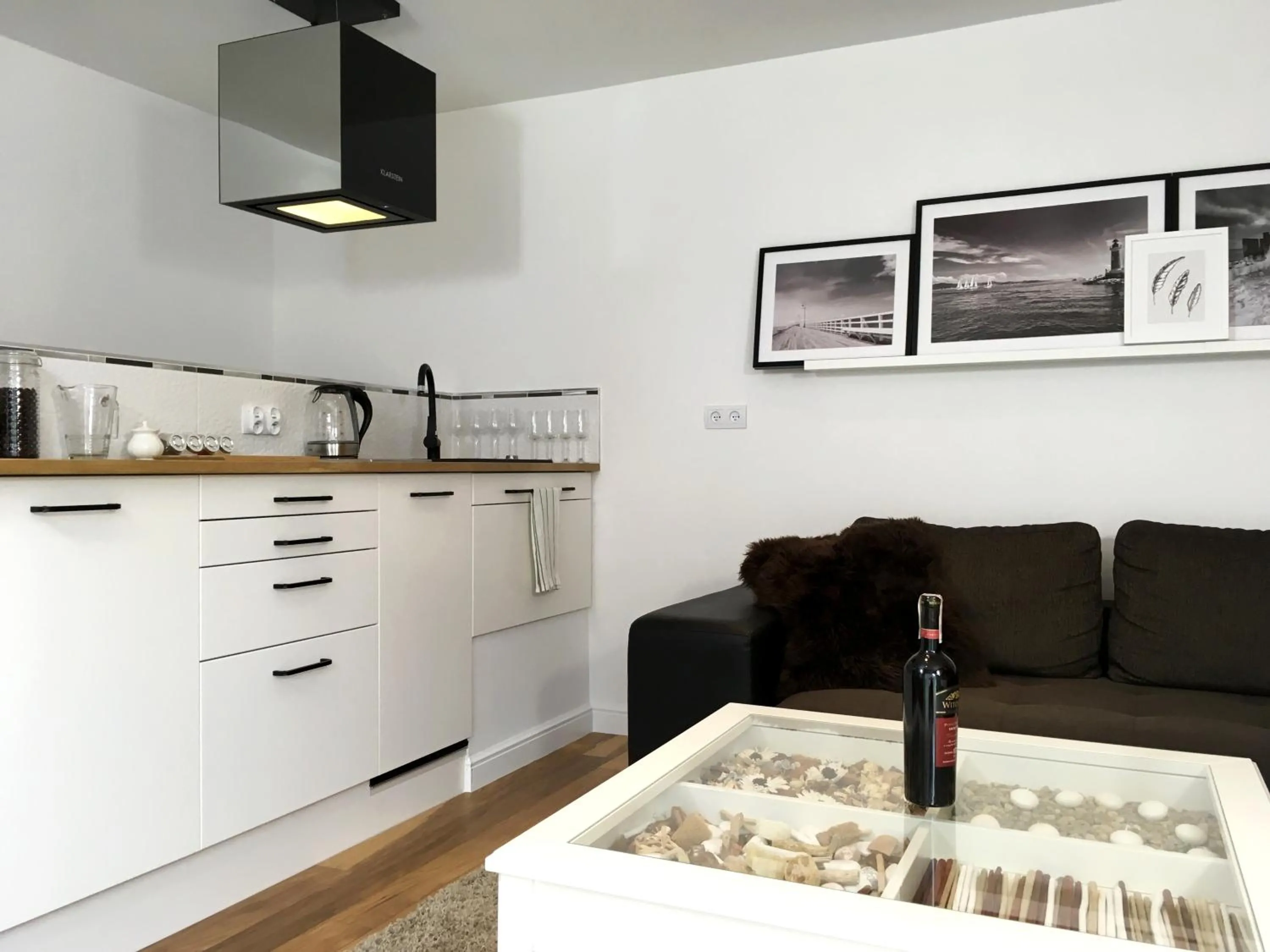 Kitchen or kitchenette in Sea Apartment 150m do morza