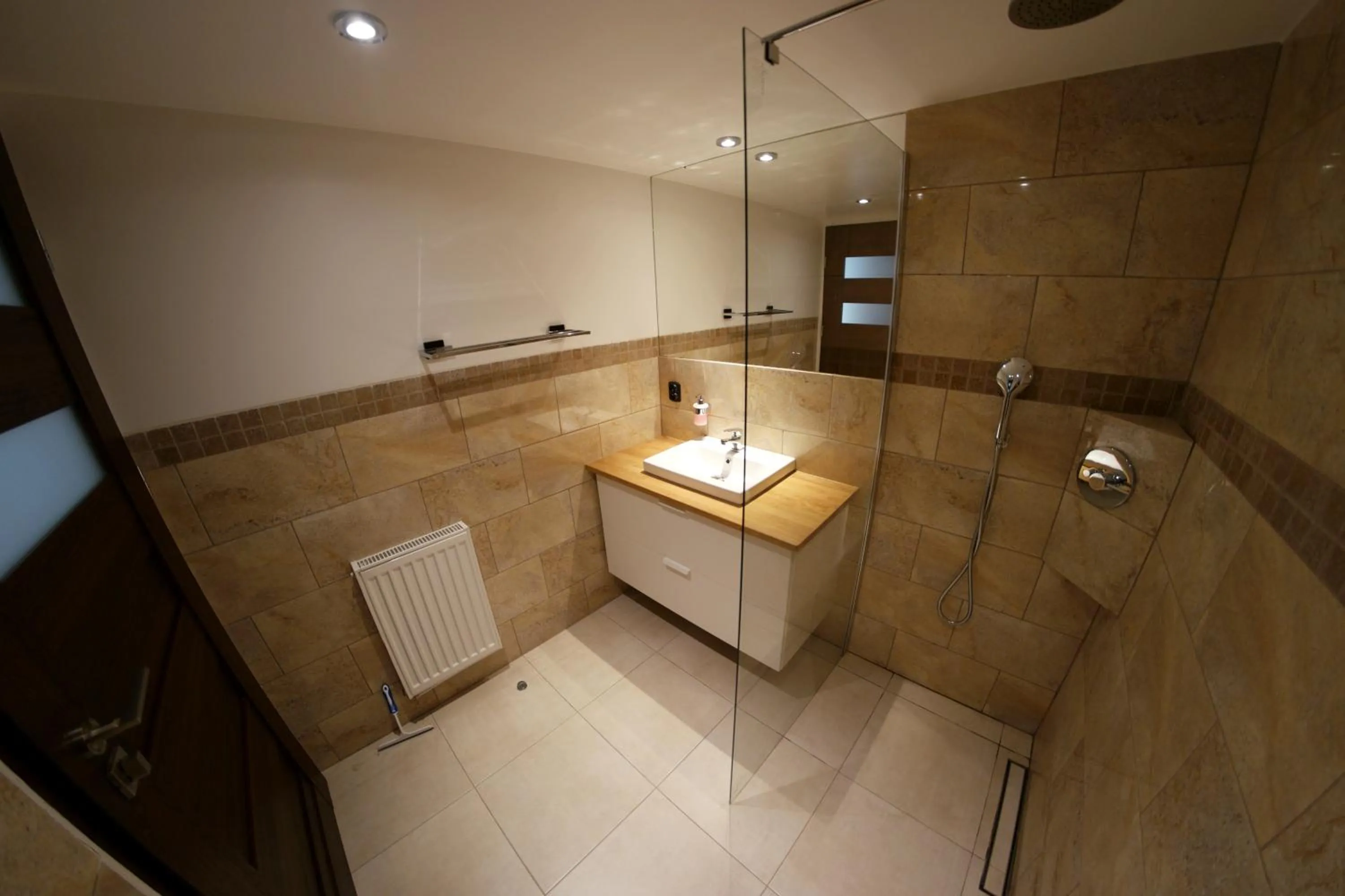 Shower in Sea Apartment 150m do morza