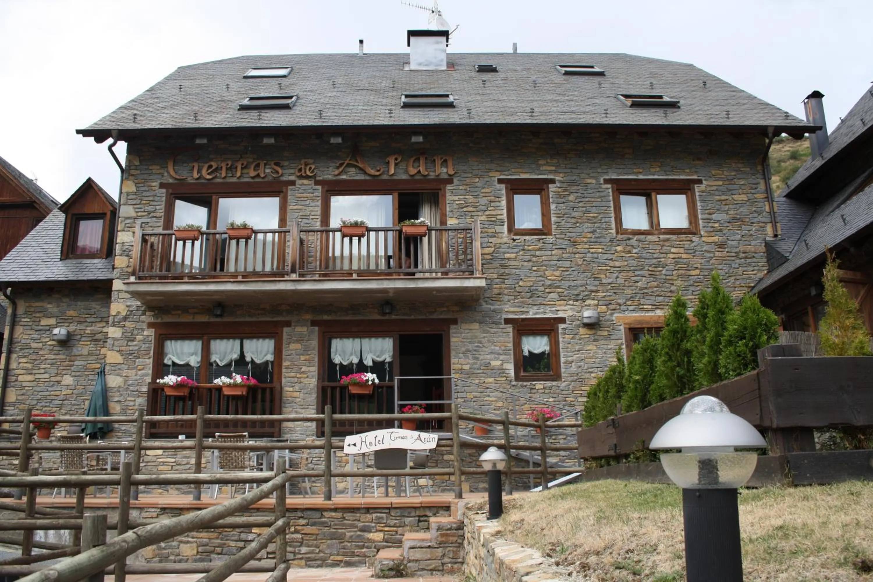 Property building in Tierras De Arán