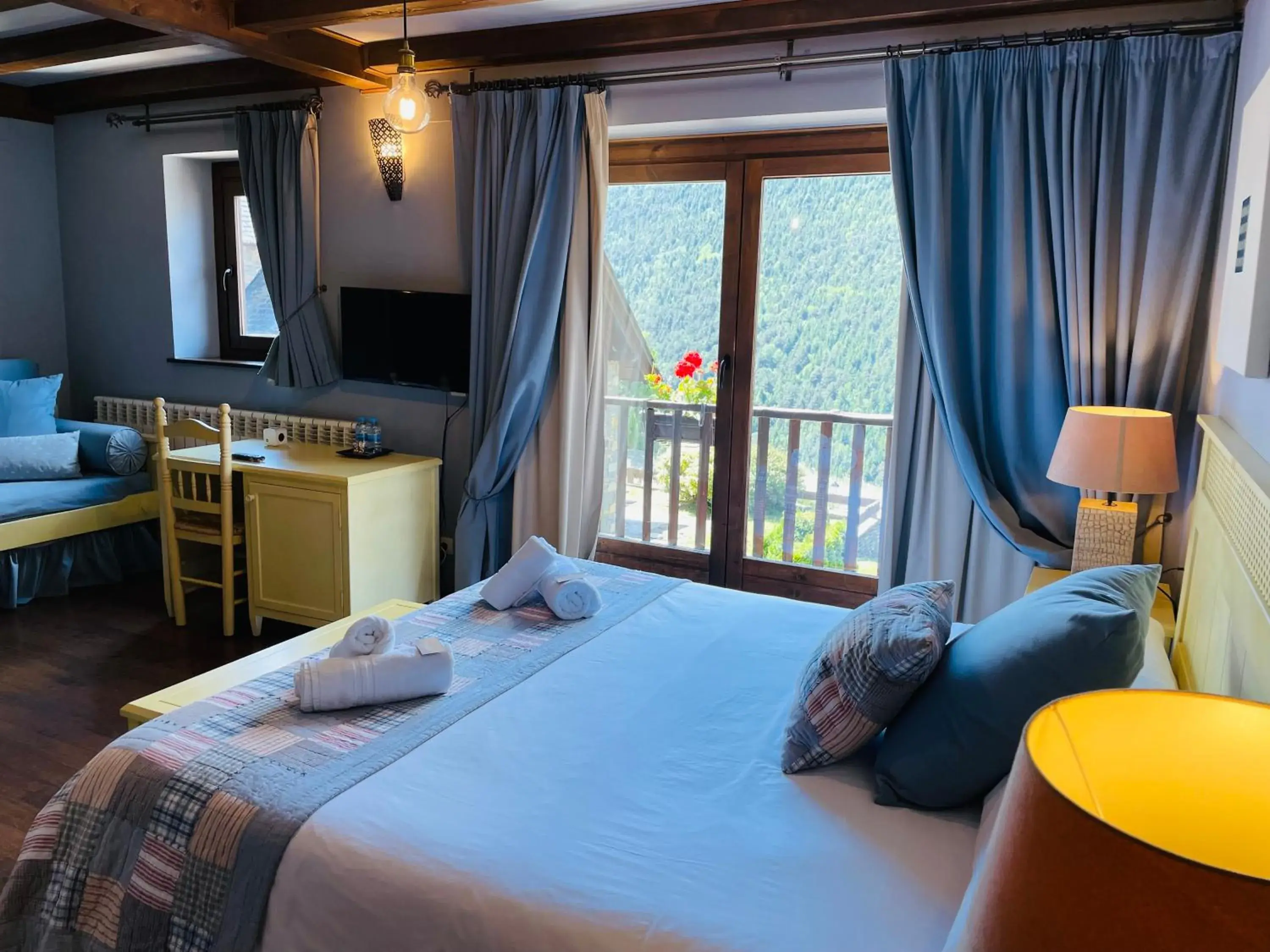 Suite with Balcony in Tierras De Arán Suite with Balcony in Tierras De Arán