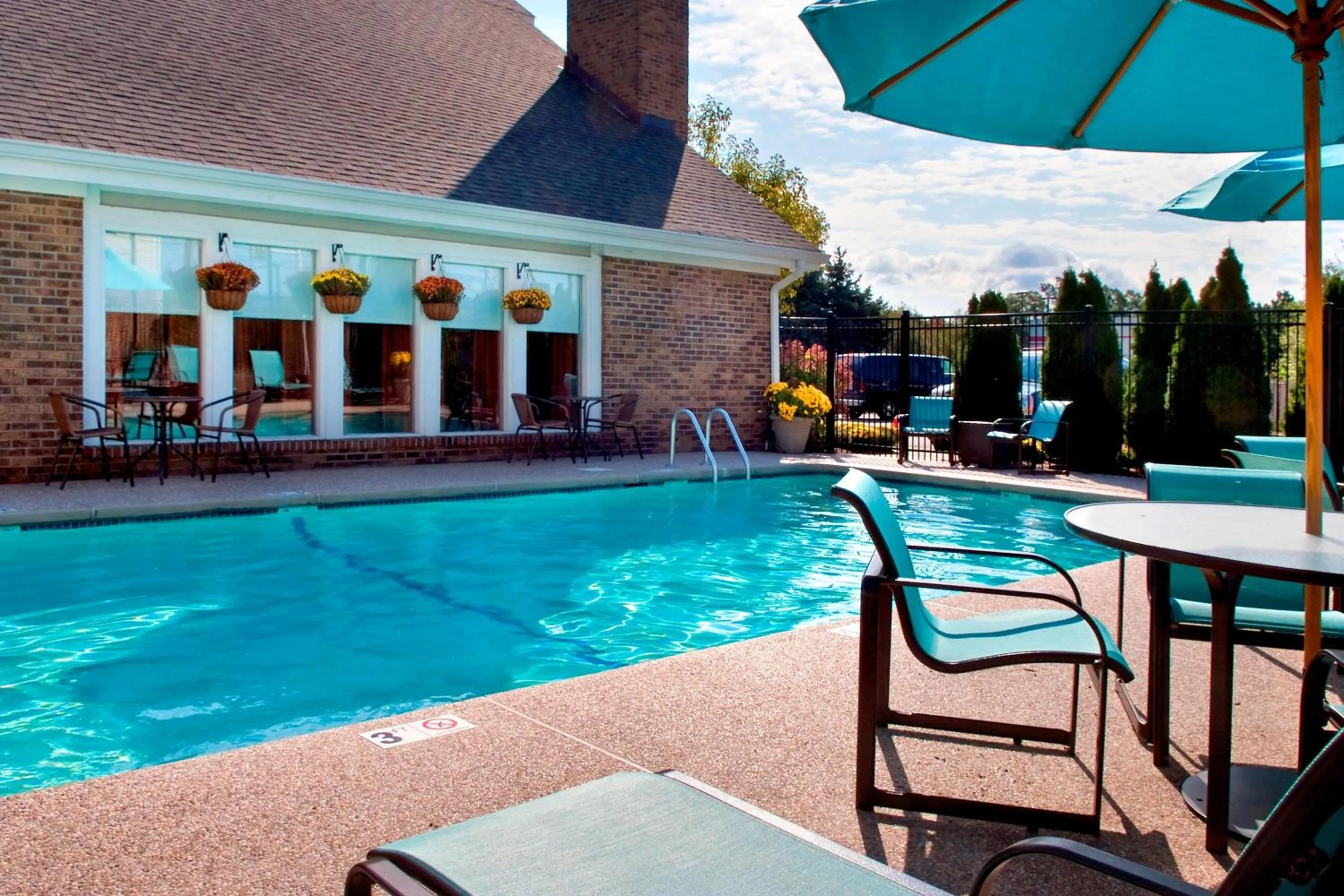 Swimming pool in Residence Inn Boston North Shore/Danvers