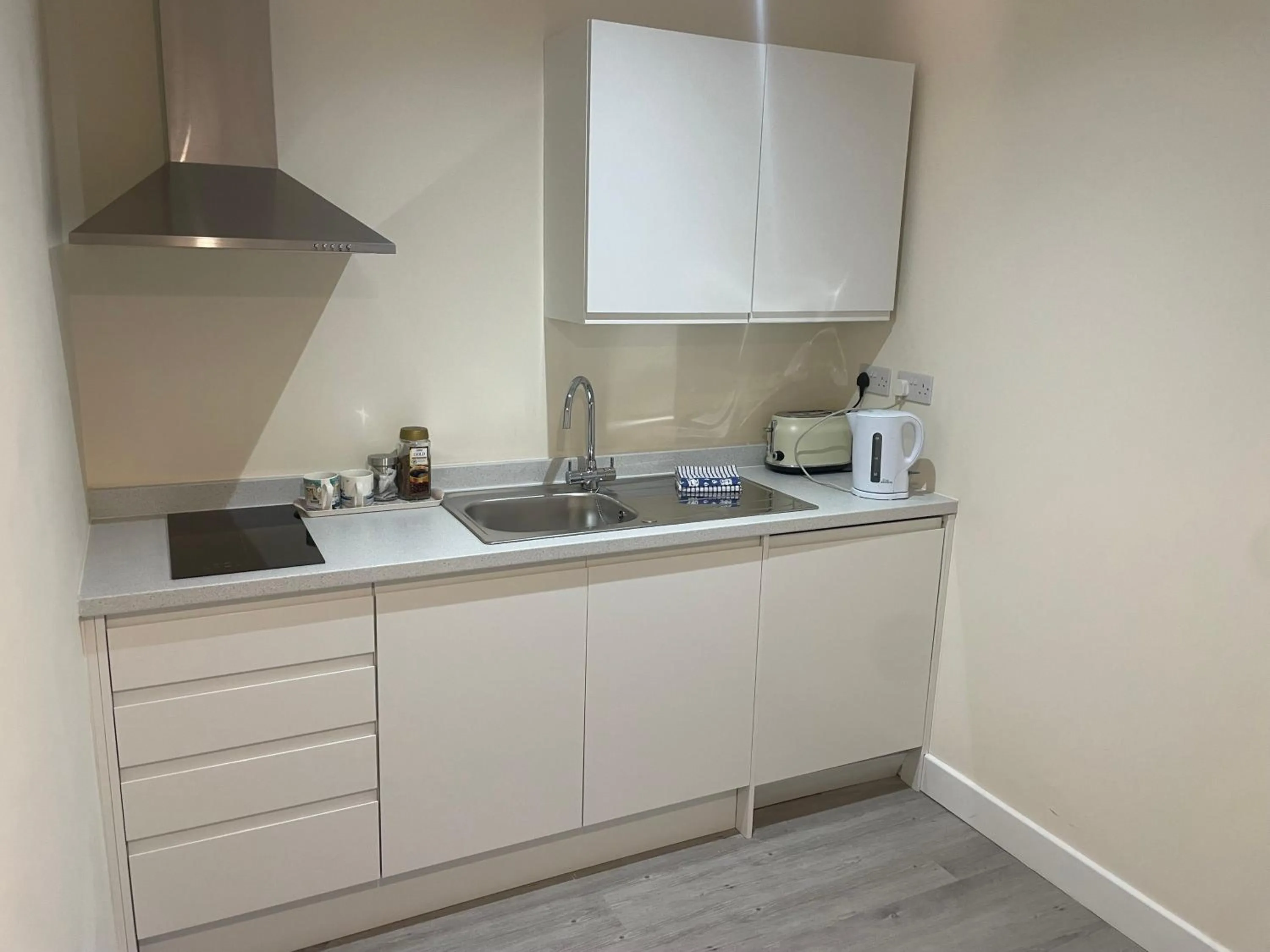 Kitchen or kitchenette in Regal Hotel