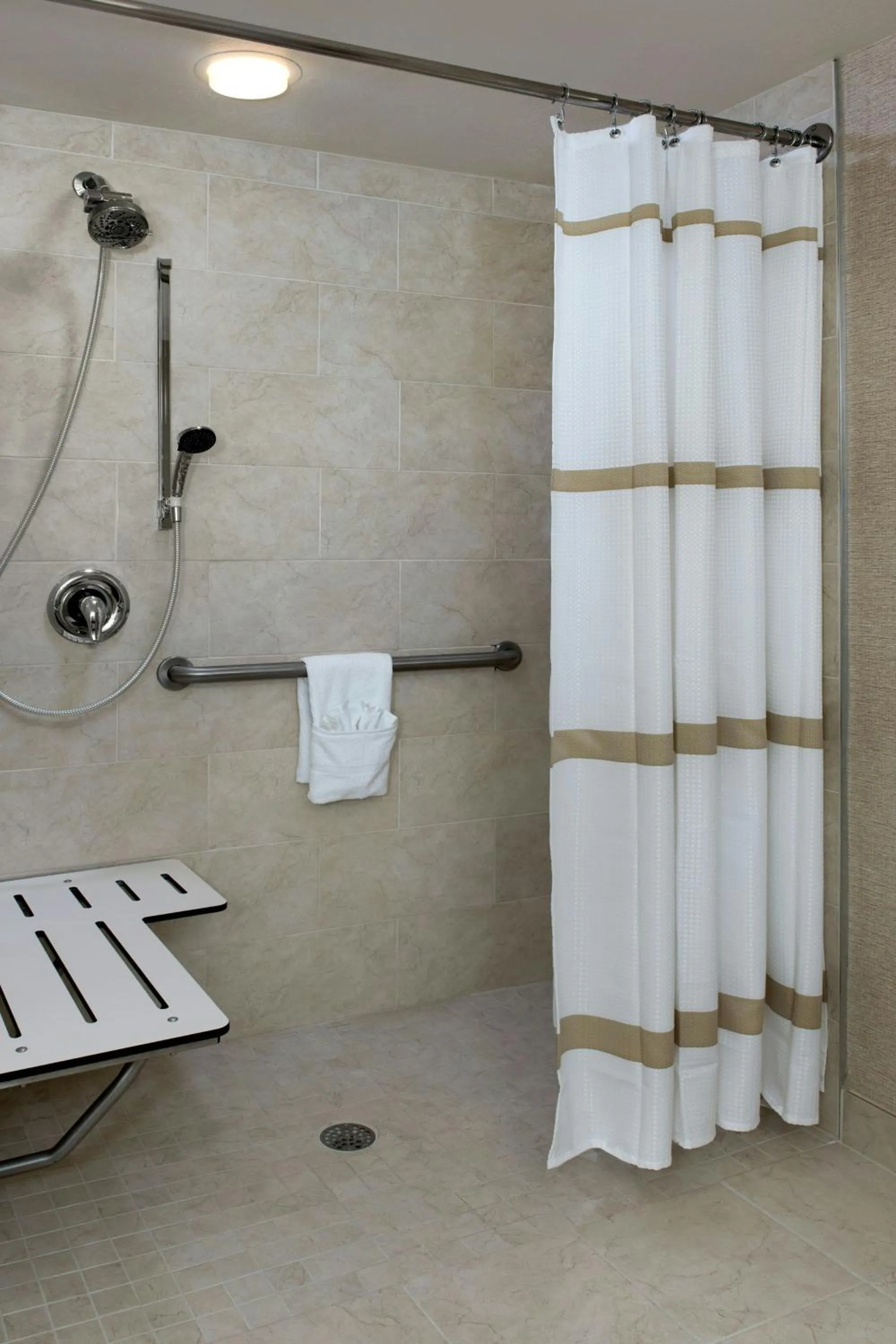 Bathroom in Boston Marriott Peabody