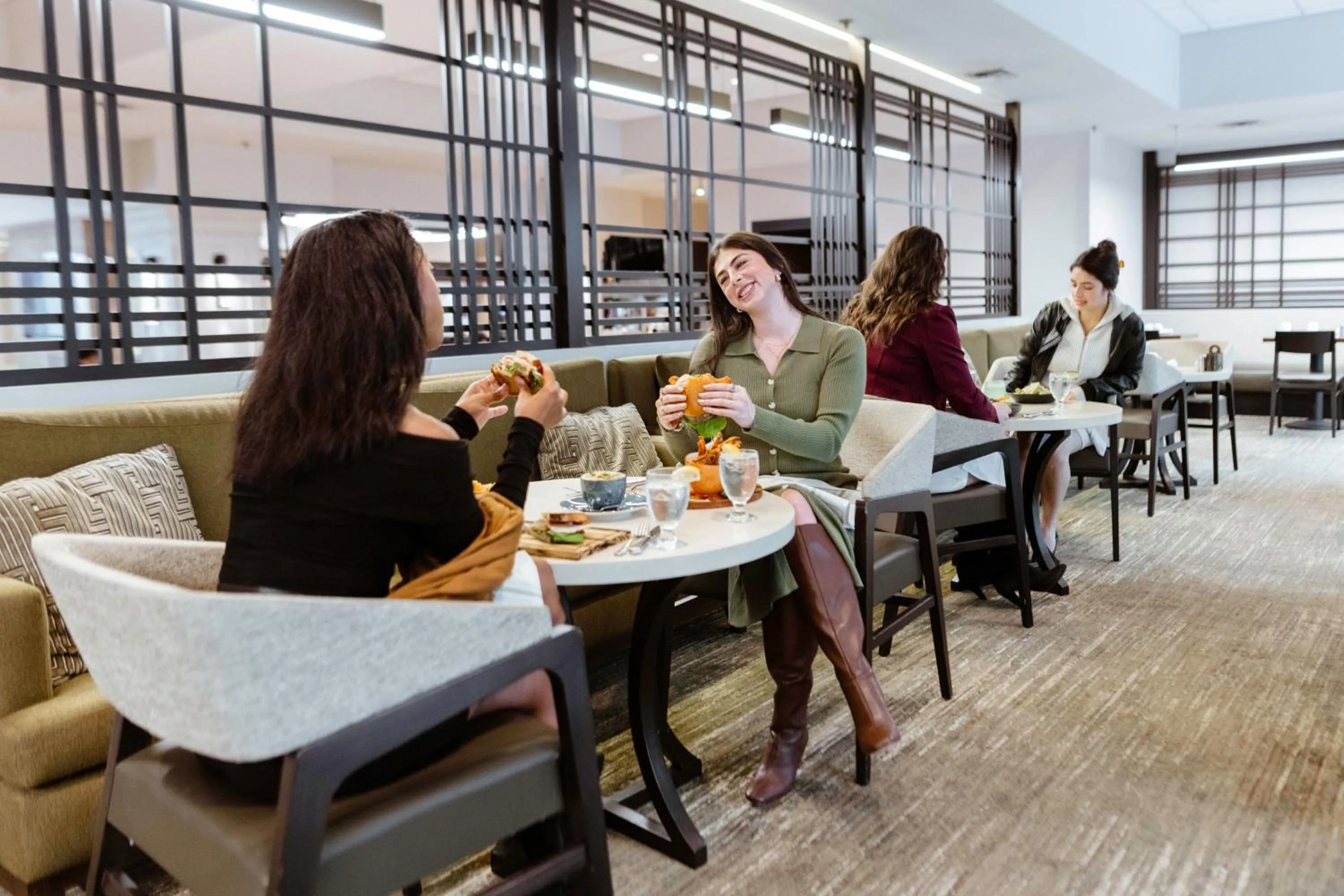 Restaurant/places to eat in Boston Marriott Peabody