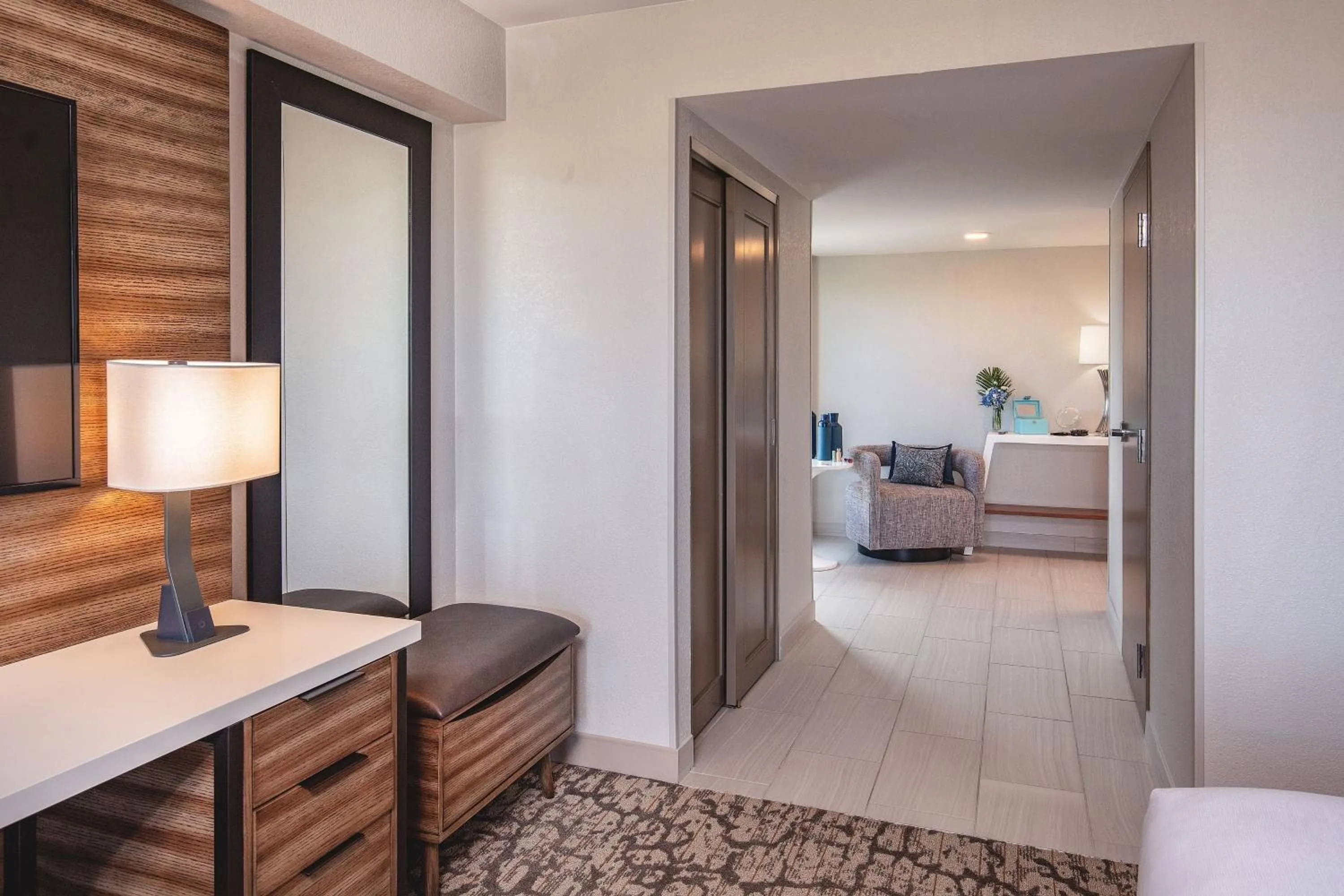 Photo of the whole room, Bed in Marriott Boston Quincy