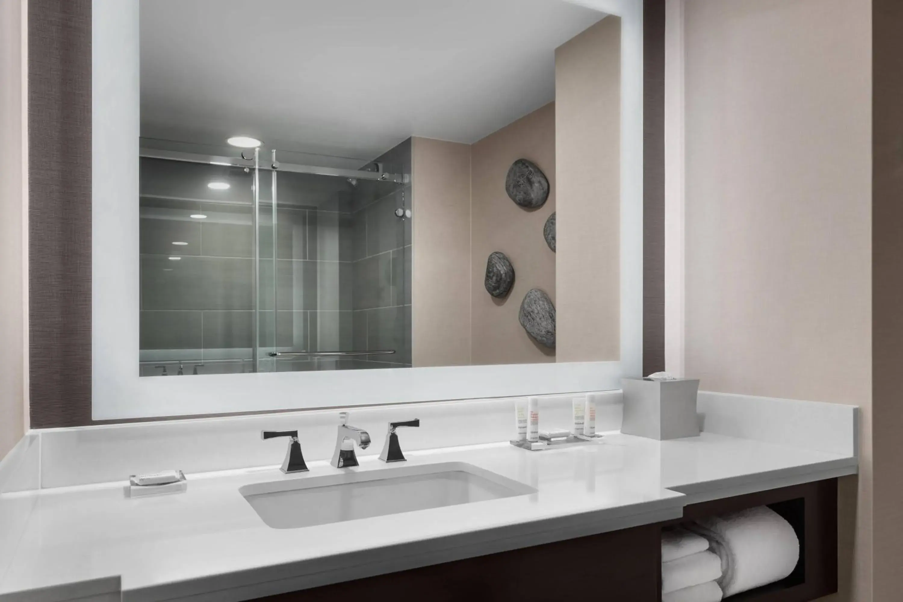 Concierge Level Guest Room with Two Double Beds in Marriott Boston Quincy Concierge Level Guest Room with Two Double Beds in Marriott Boston Quincy