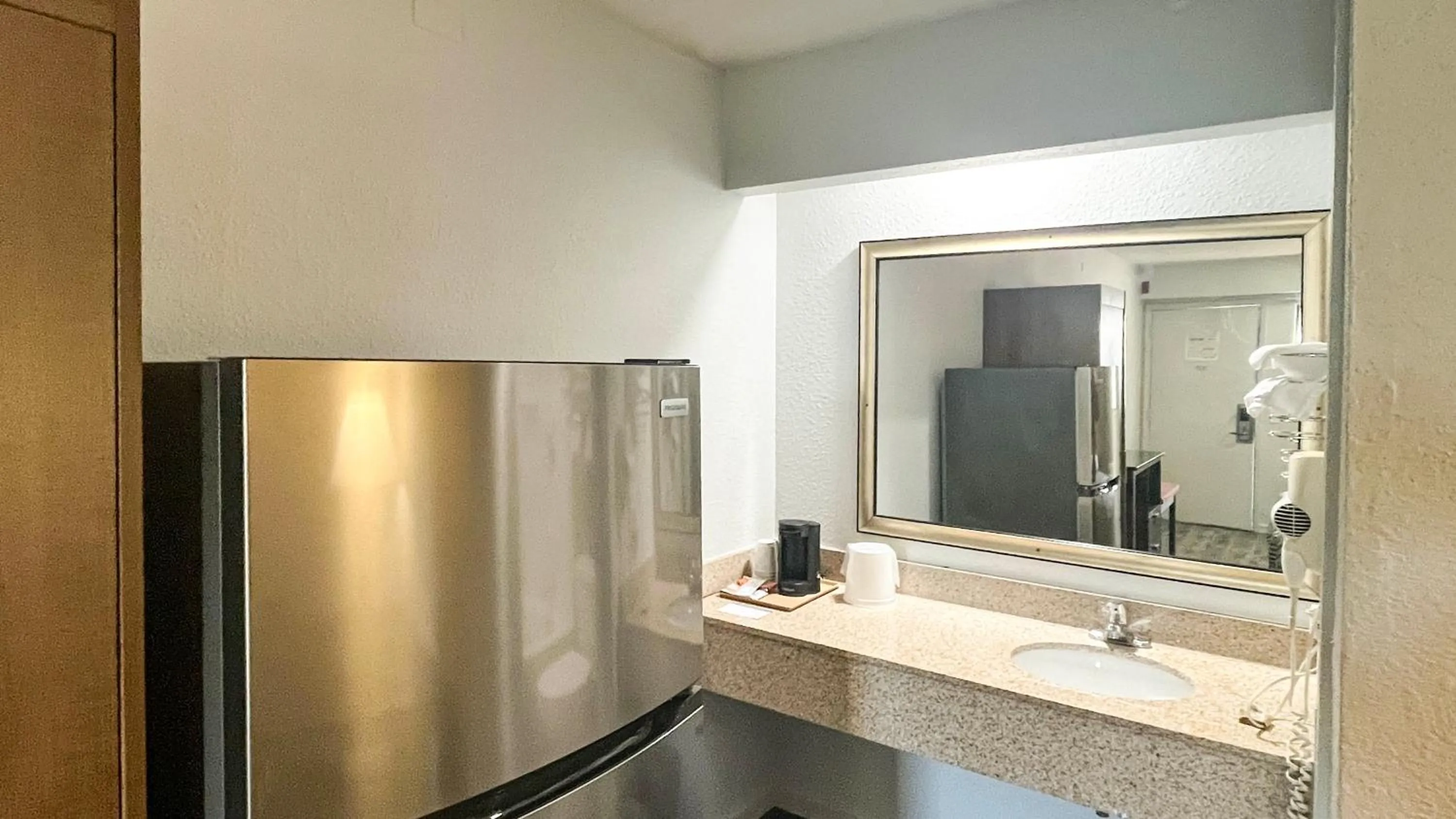 Area and facilities in Studio 6 Suites Dallas TX - Loop 12 West