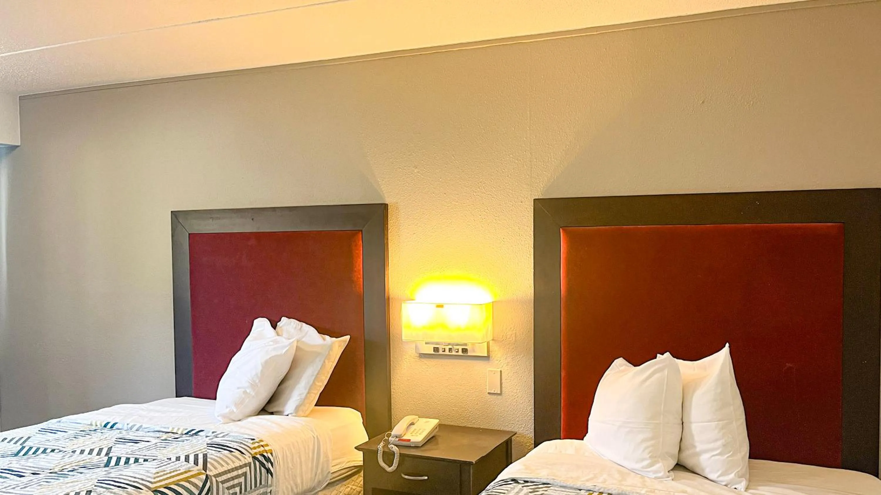 Bed in Studio 6 Suites Dallas TX - Loop 12 West