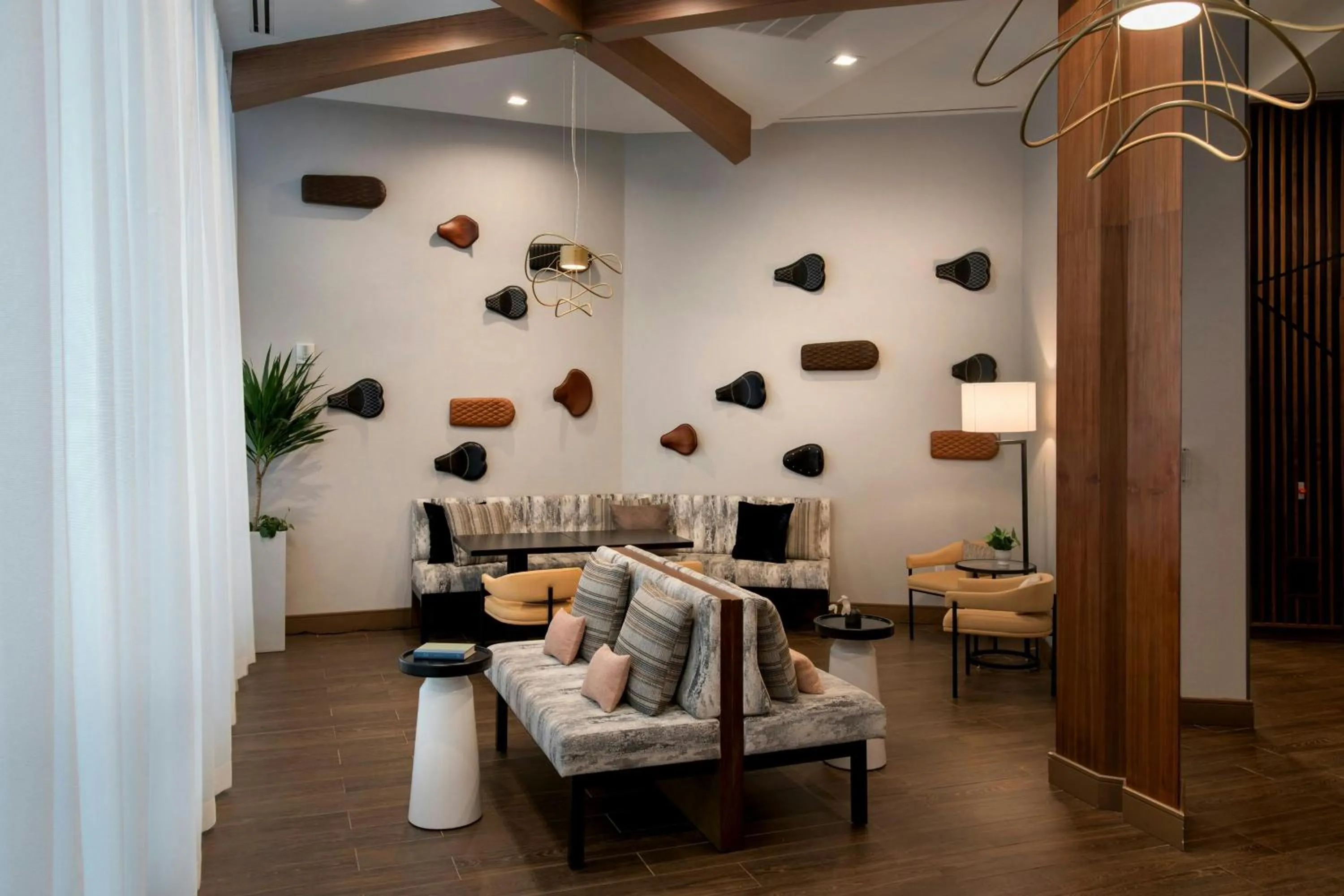 Lounge or bar in Marriott Springfield Downtown