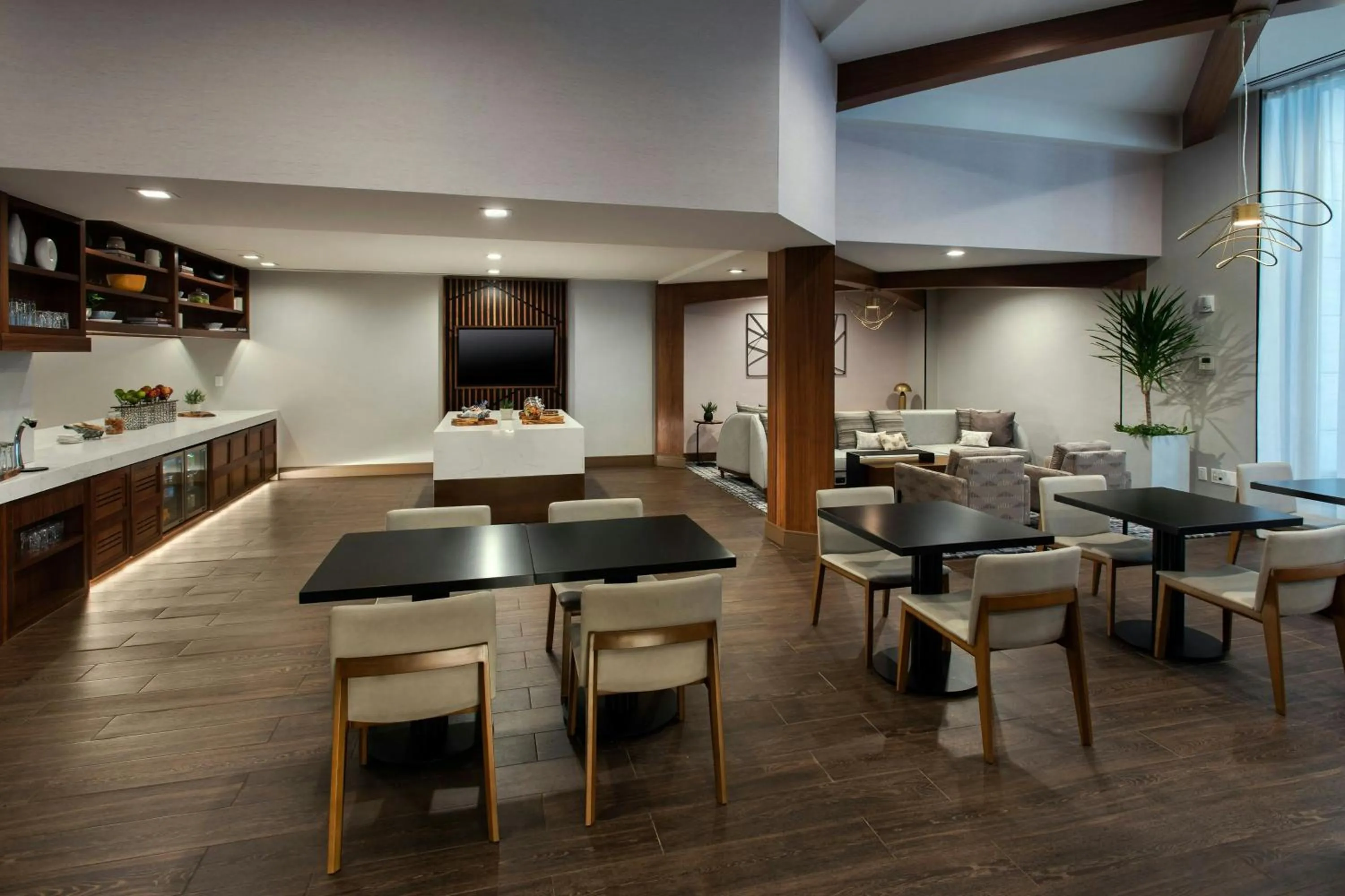 Lounge or bar in Marriott Springfield Downtown