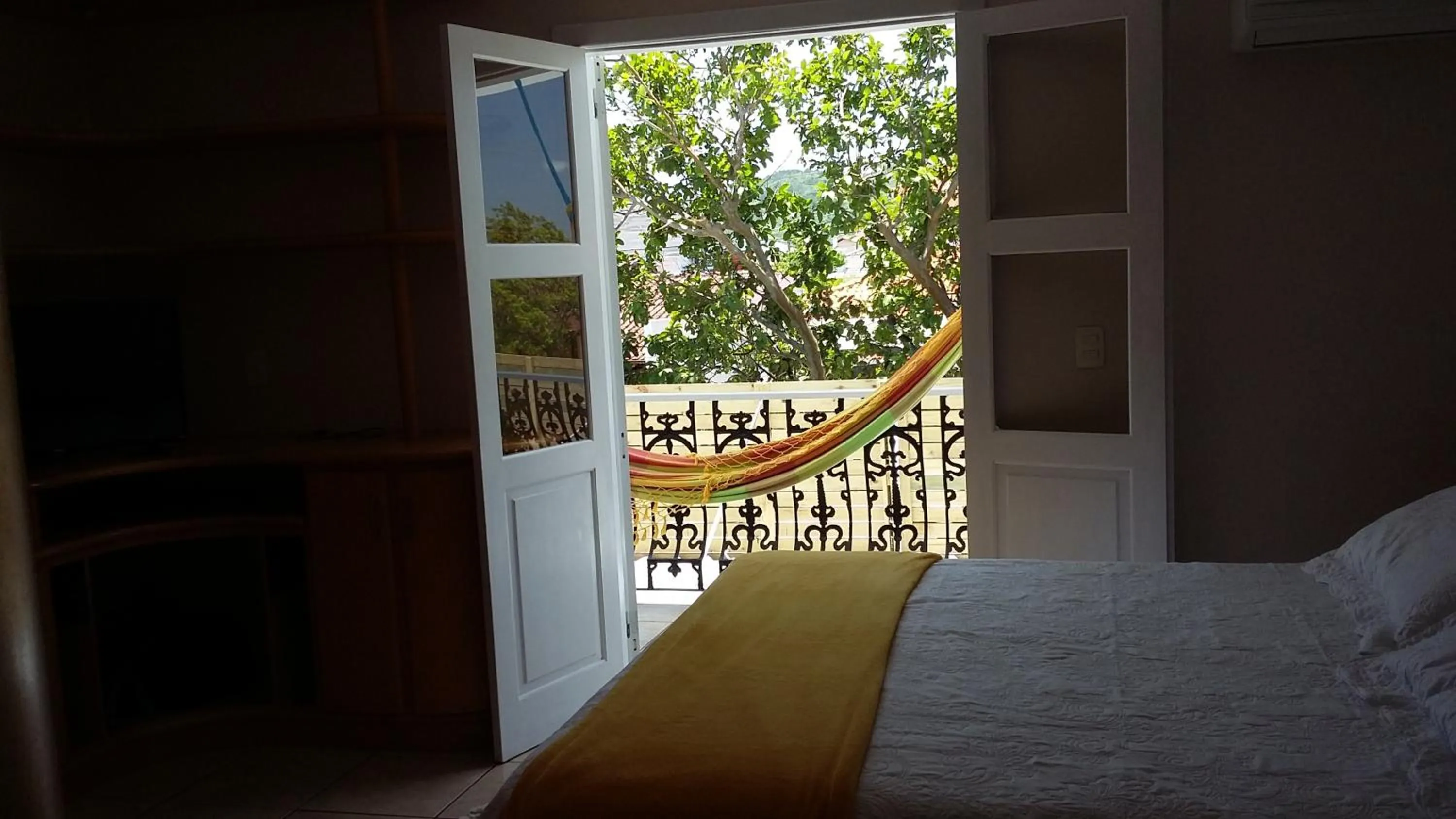 Quiet street view, Bed in Recanto da Sol