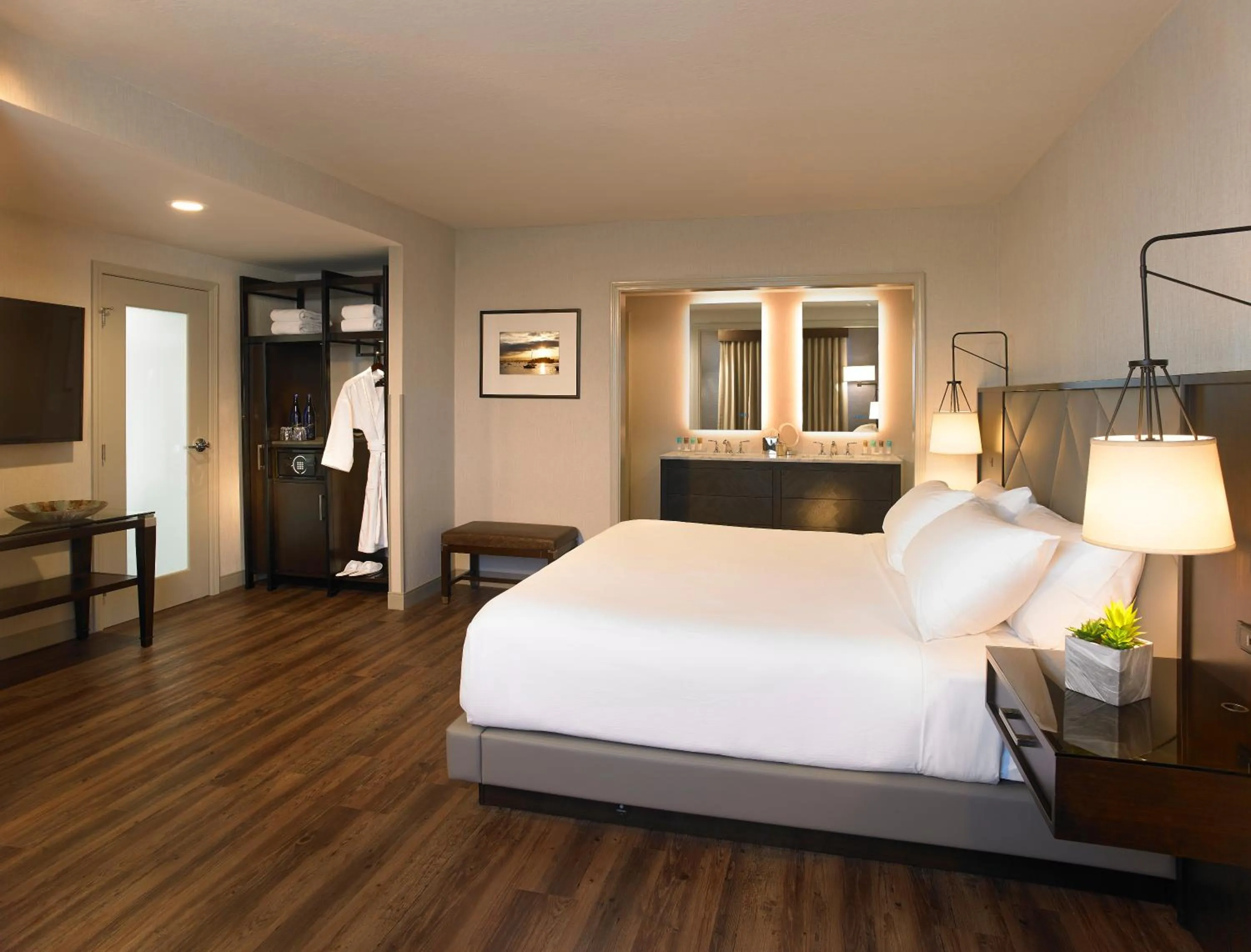 Bedroom, Bed in Hyatt Regency Rochester