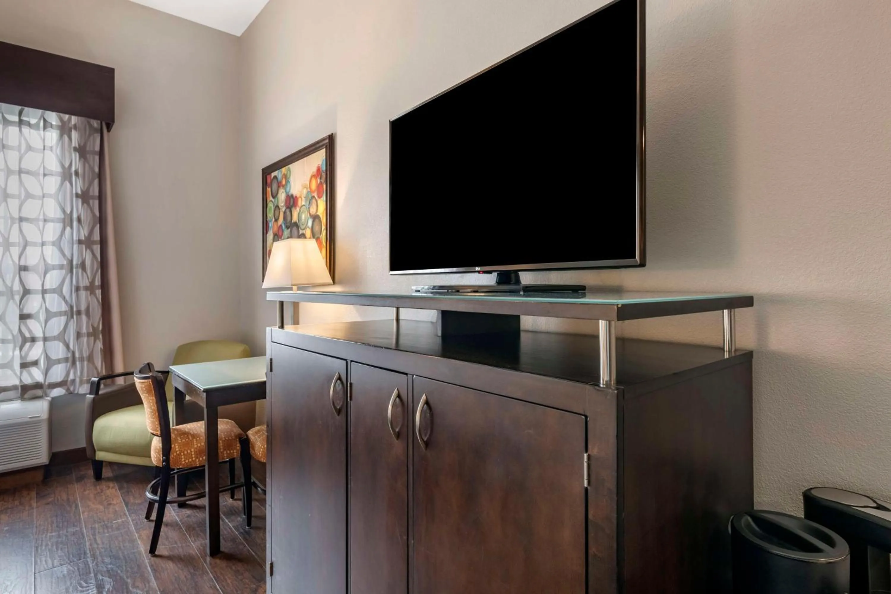 Bedroom in Best Western Plus Bradenton Gateway Hotel