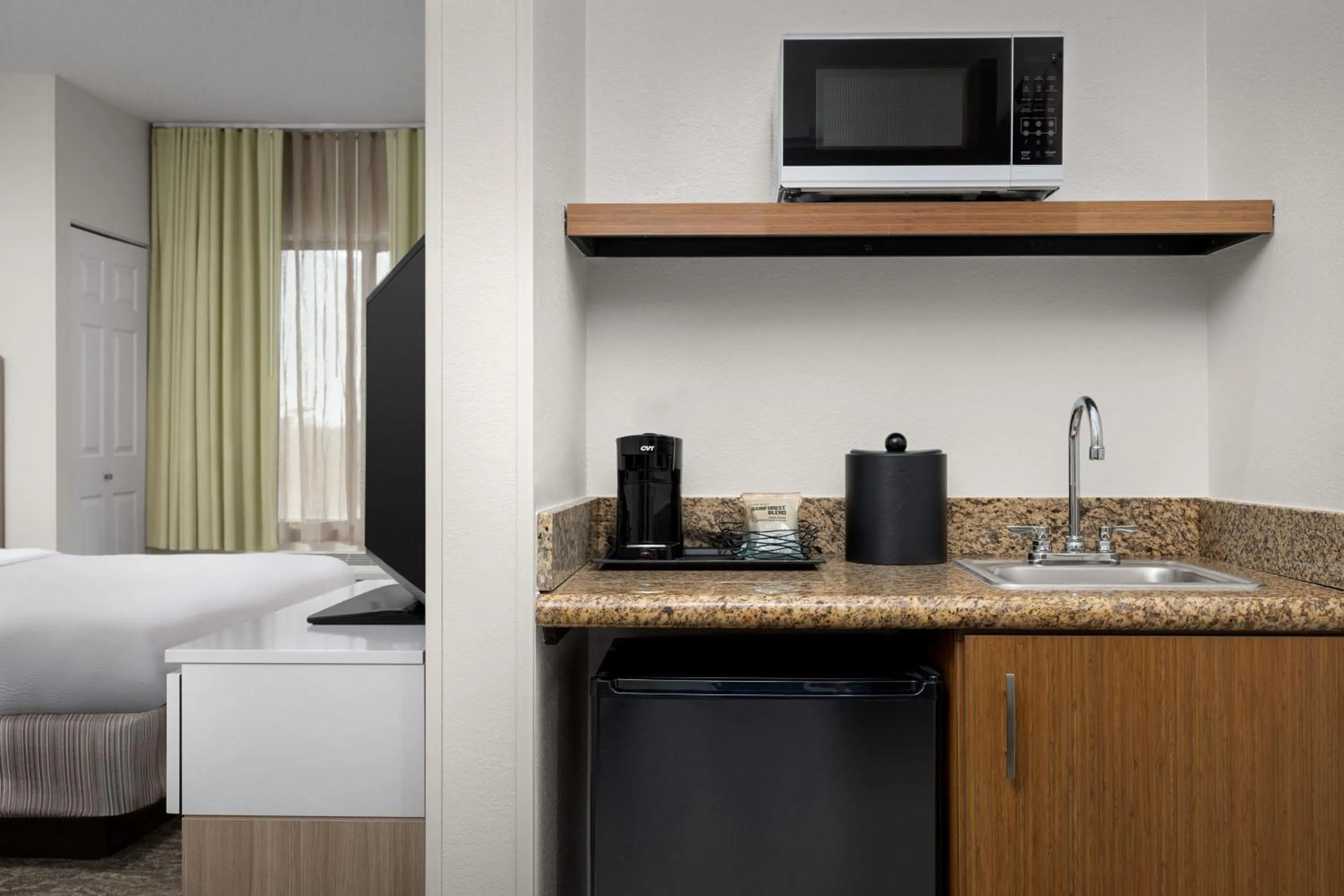 Lounge or bar, Bed in SpringHill Suites Boston Peabody