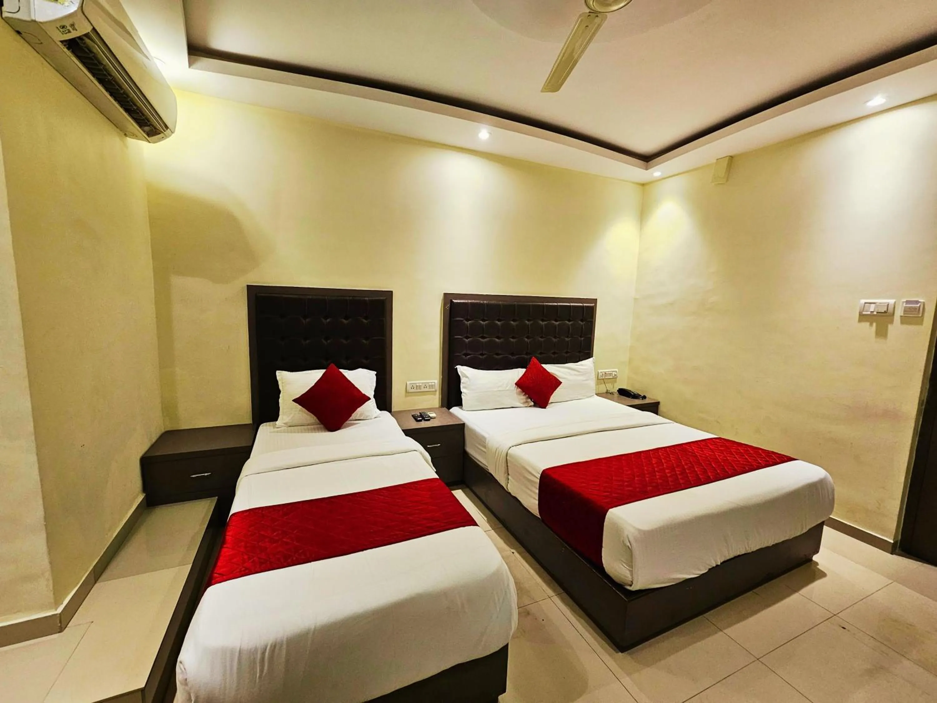 Bed in Hotel BKC Inn - Near Trade Center, Visa Consulate BKC