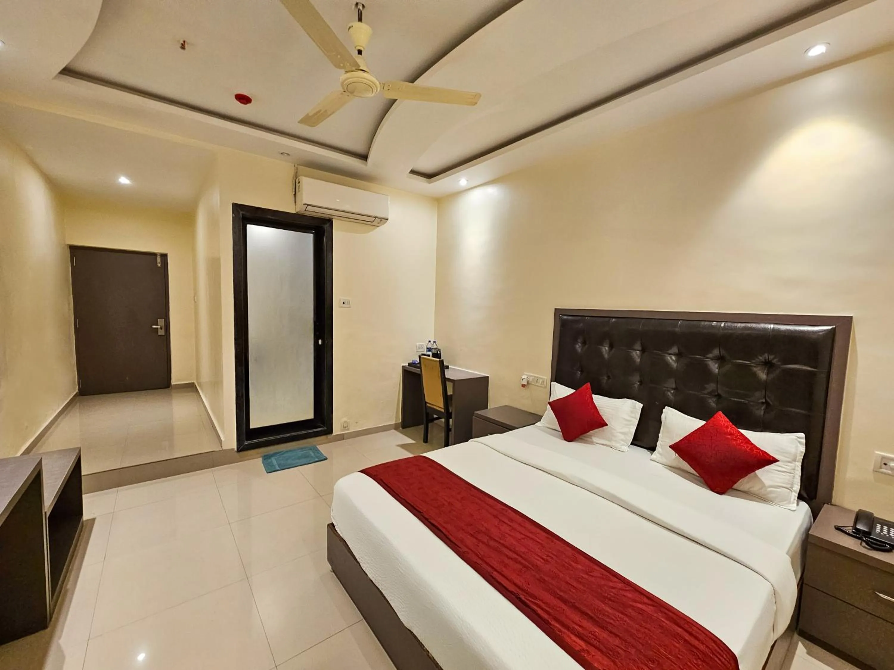 Bed in Hotel BKC Inn - Near Trade Center, Visa Consulate BKC